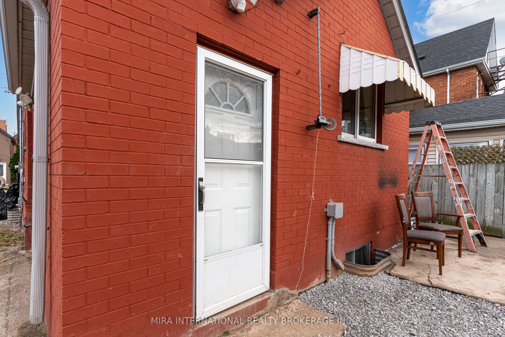 105 Oak Avenue, #B