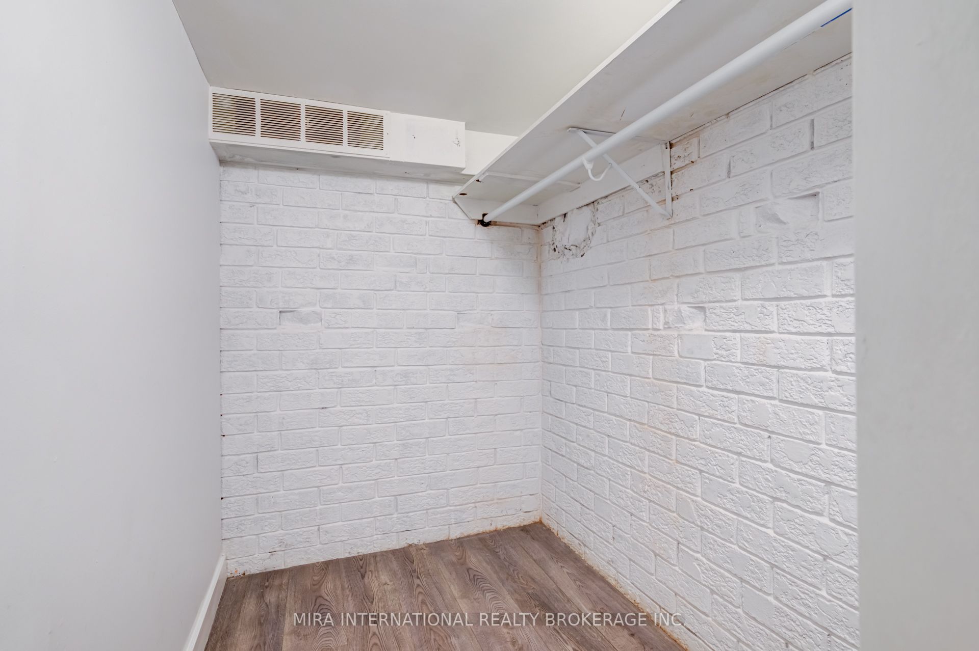 105 Oak Avenue, #B