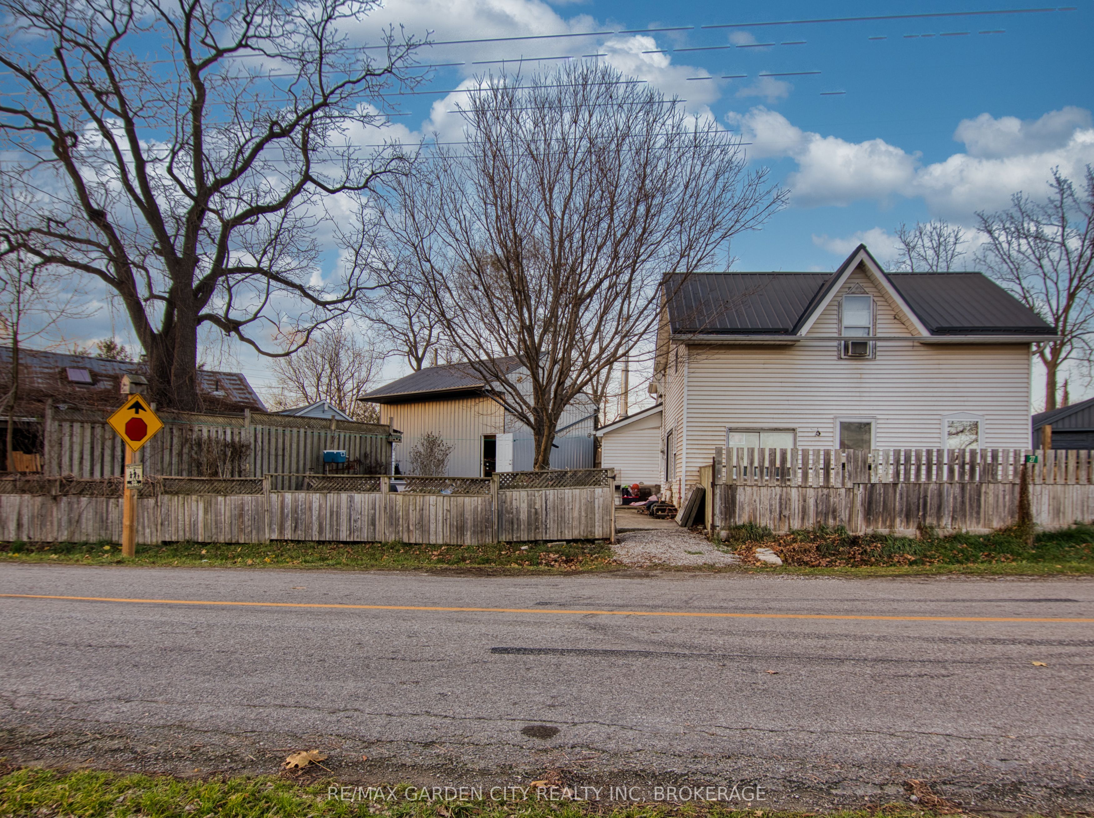 27 Indiana Road W