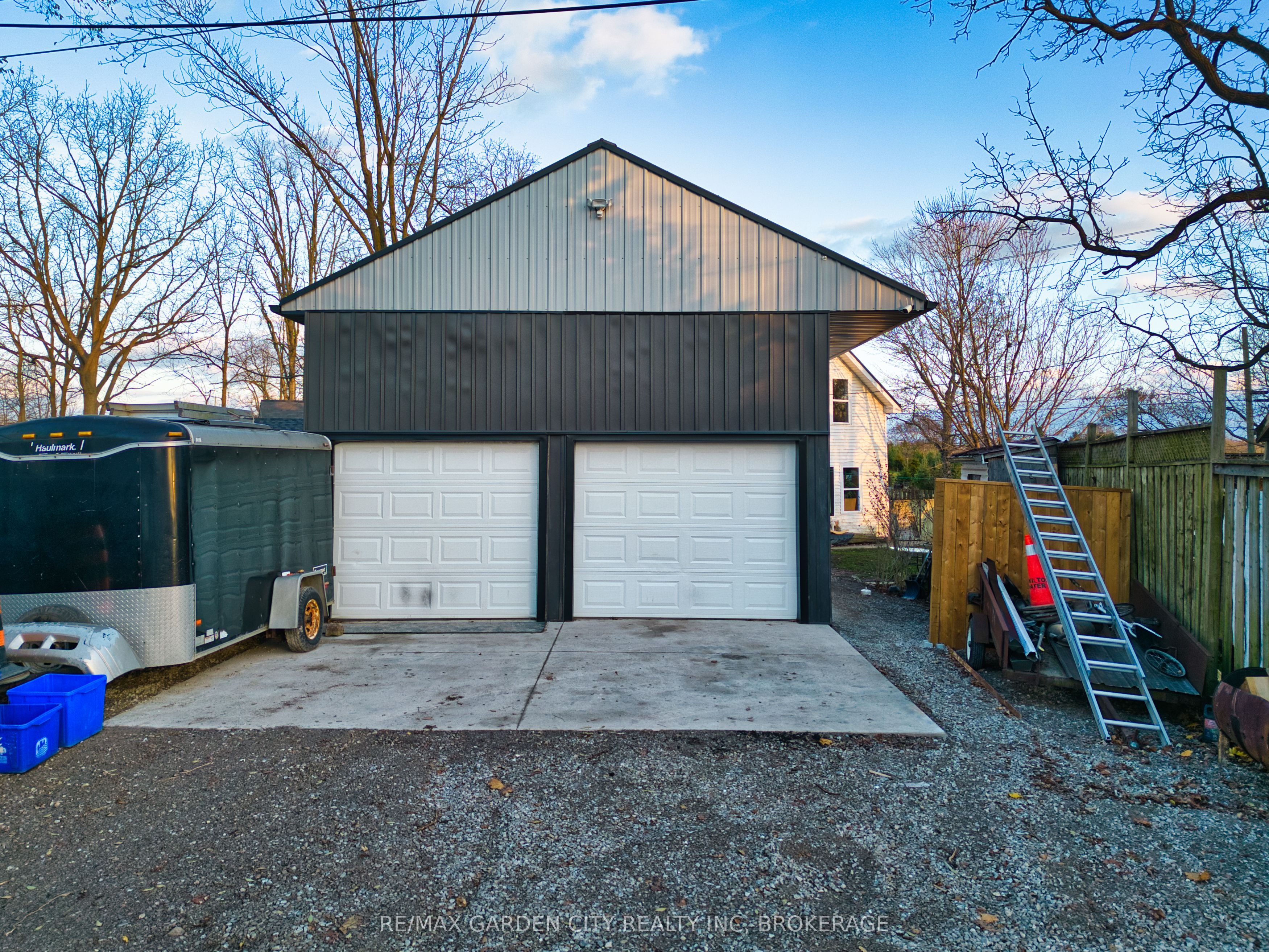 27 Indiana Road W
