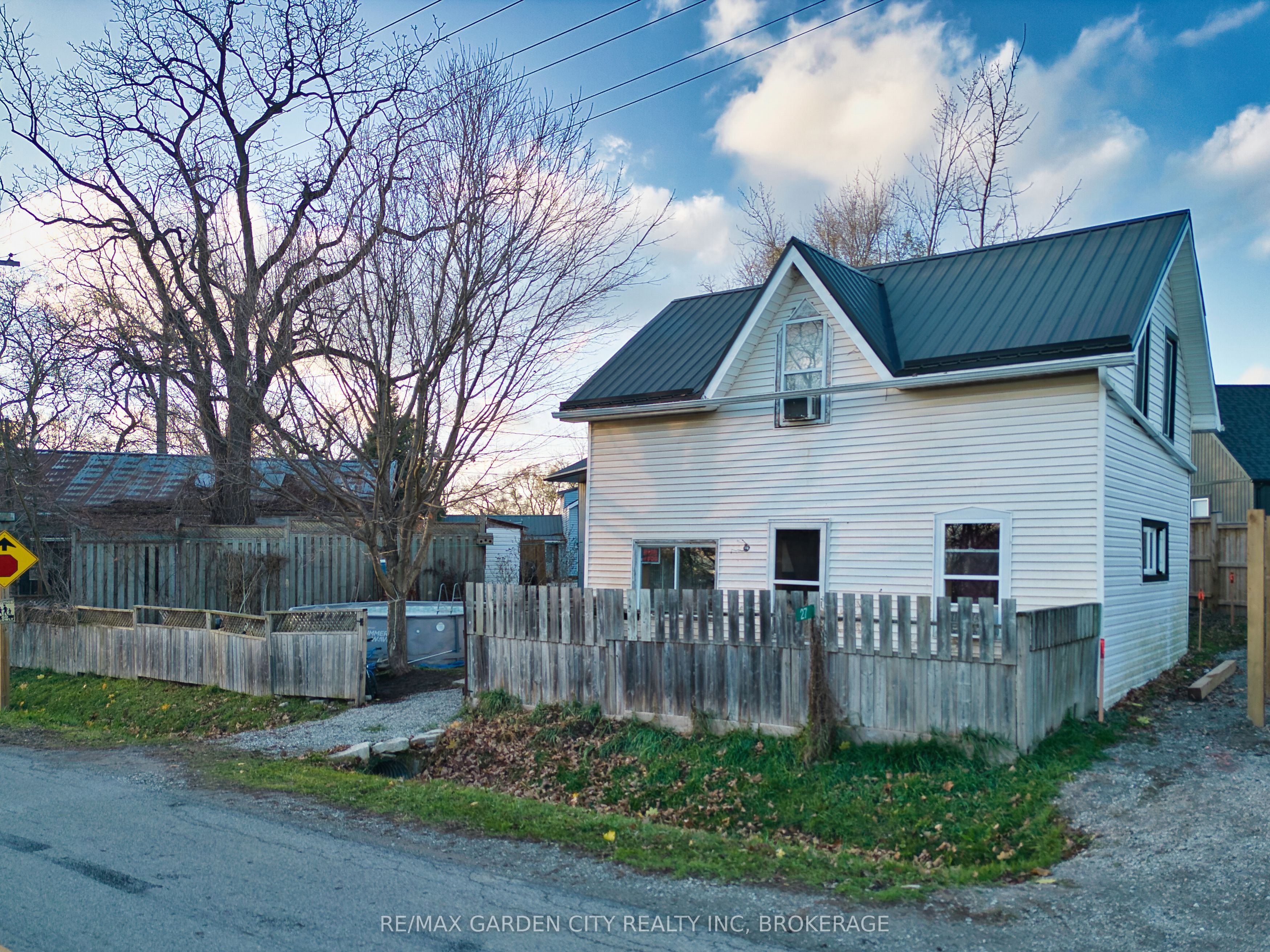 27 Indiana Road W