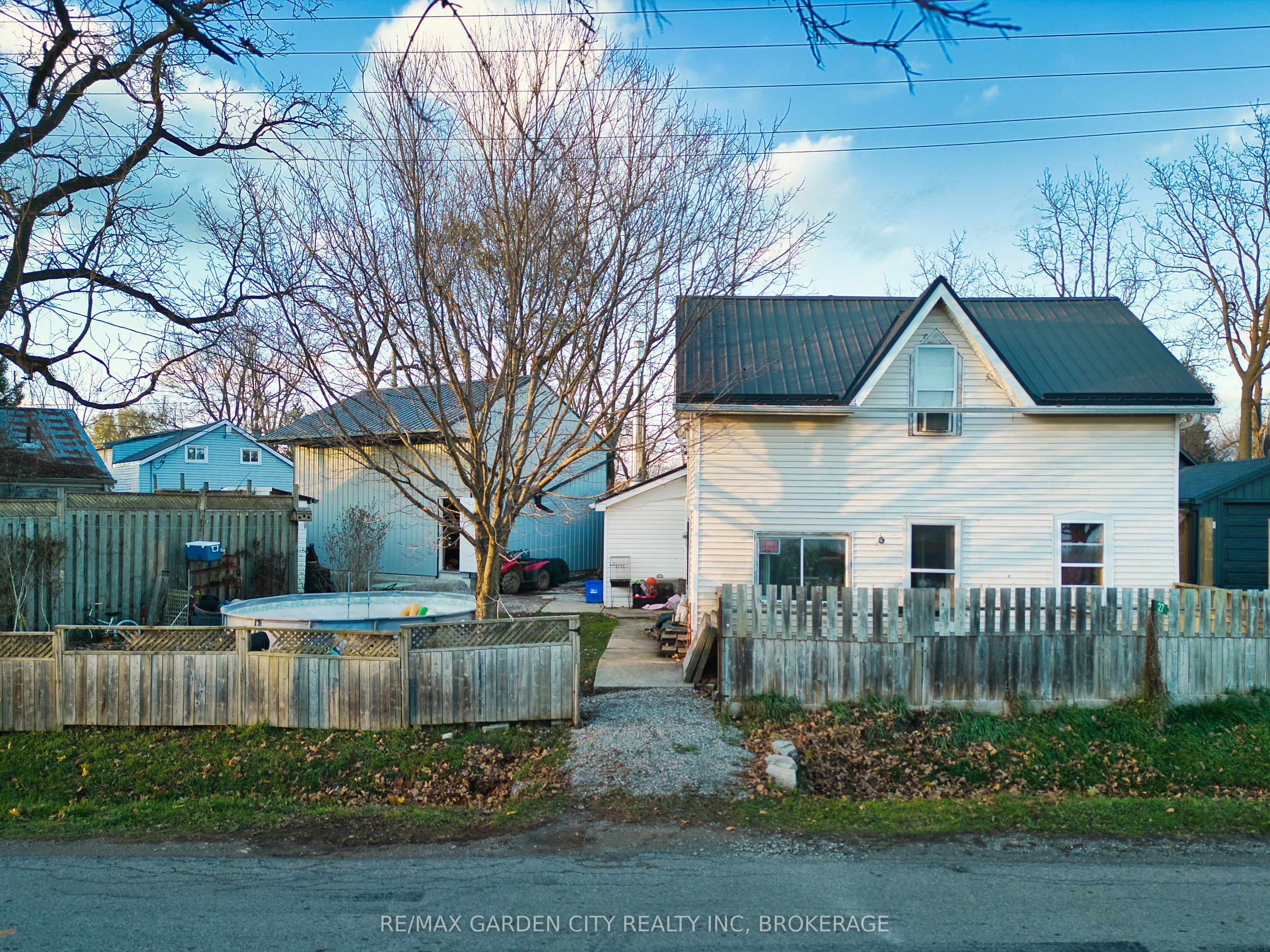 27 Indiana Road W