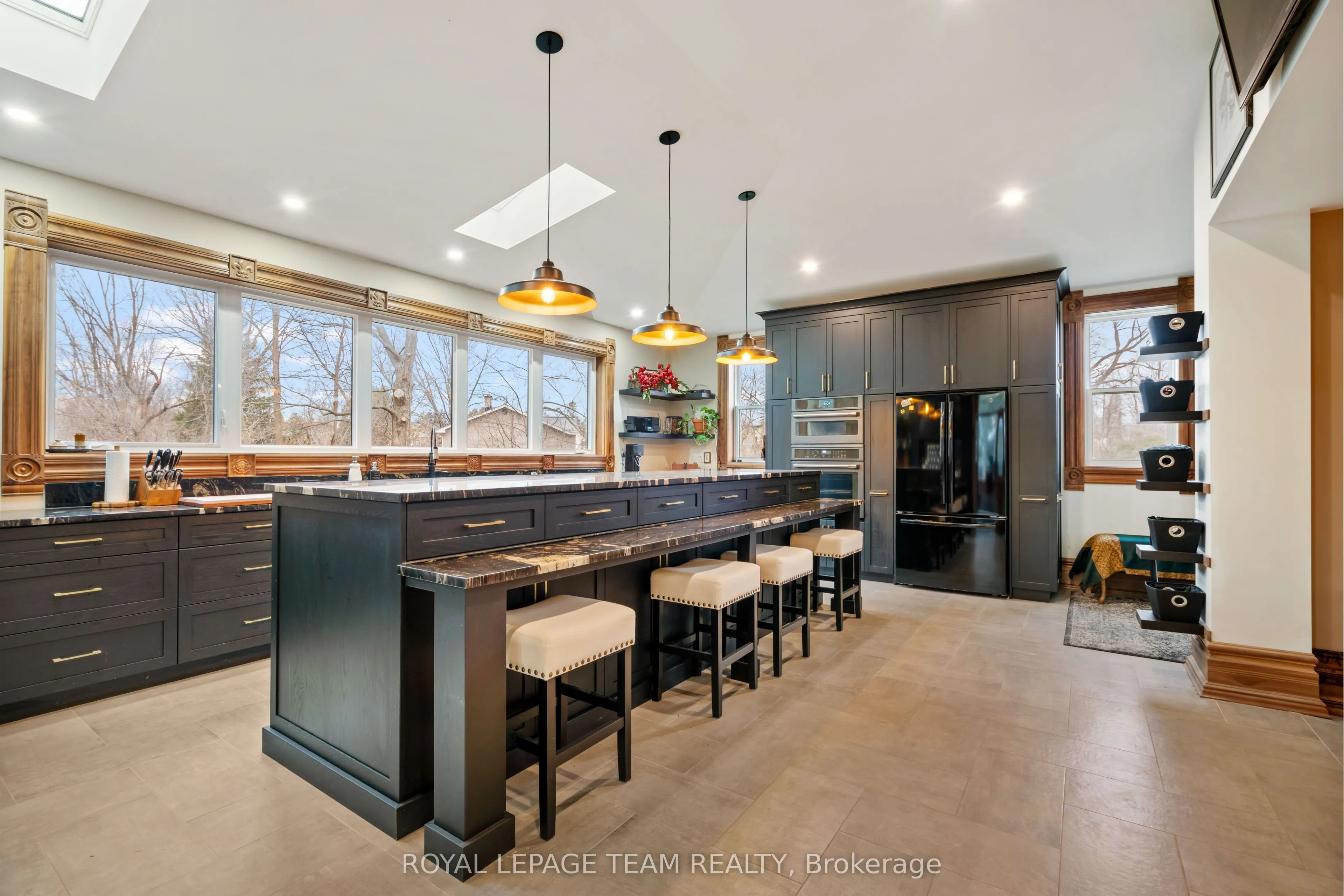 77 Queen Street W