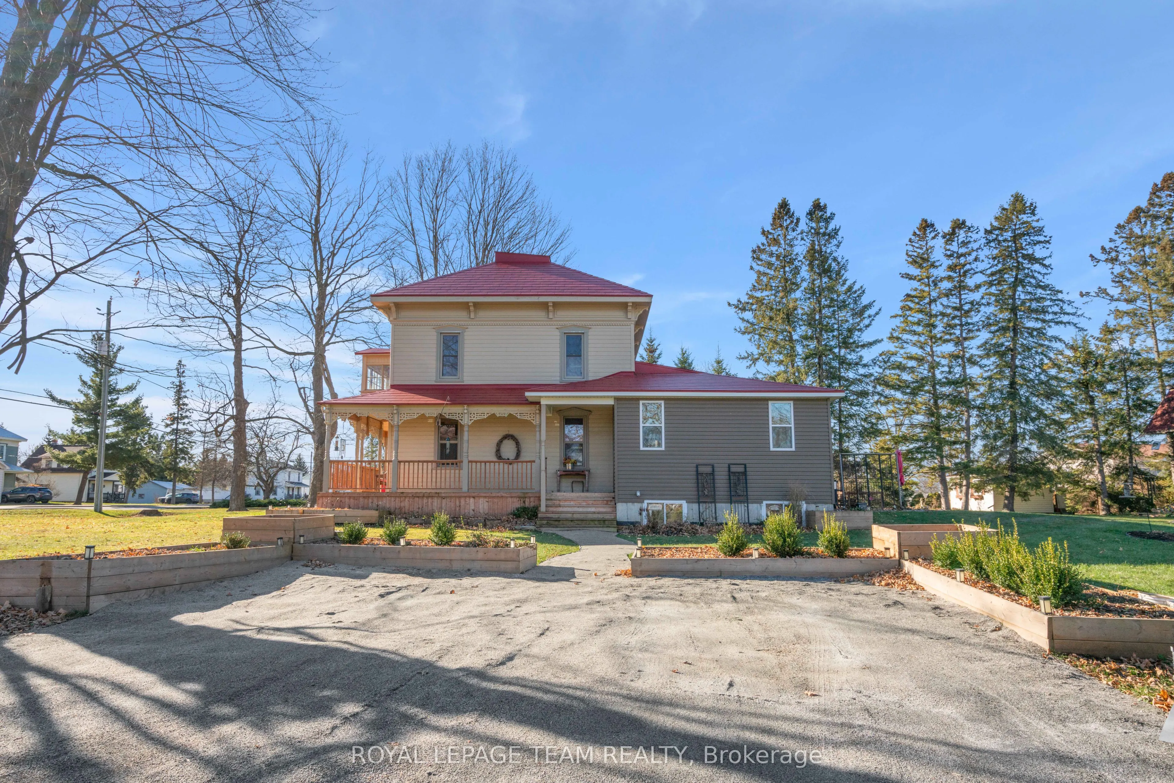 77 Queen Street W