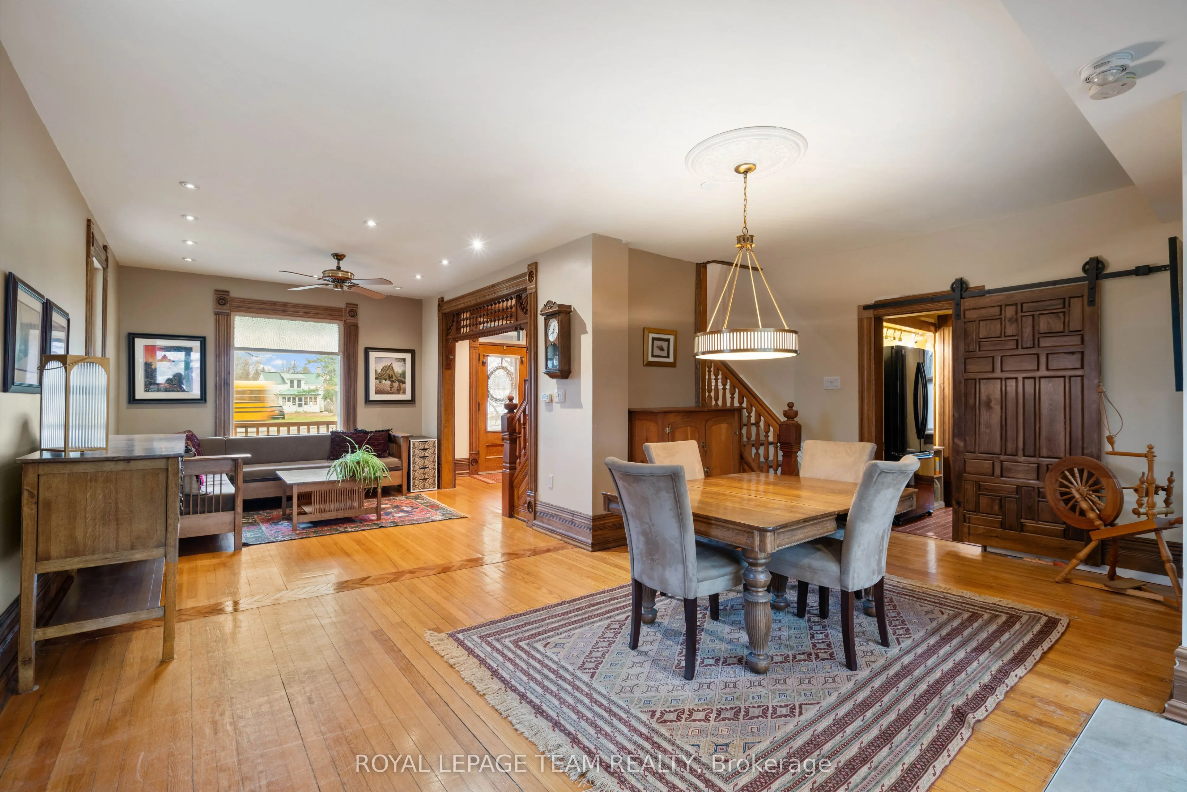 77 Queen Street W