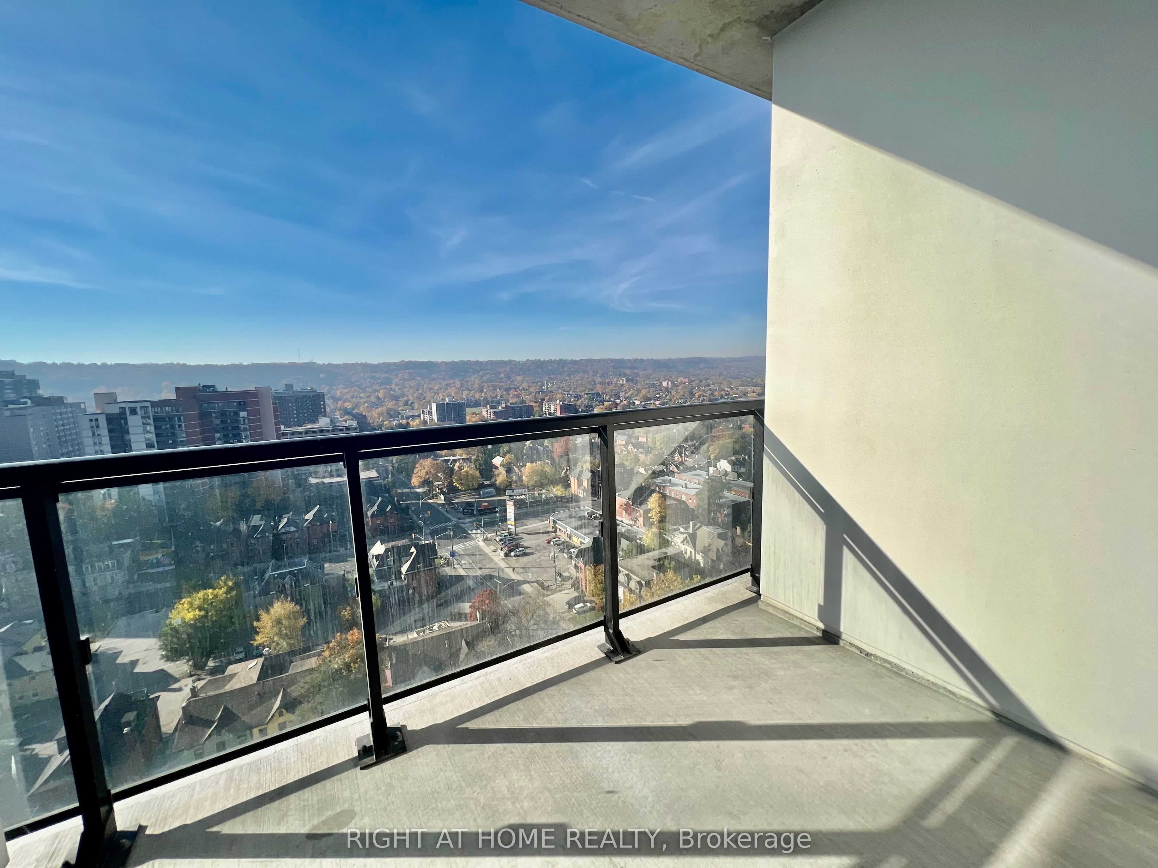 15 Queen Street S, #1815