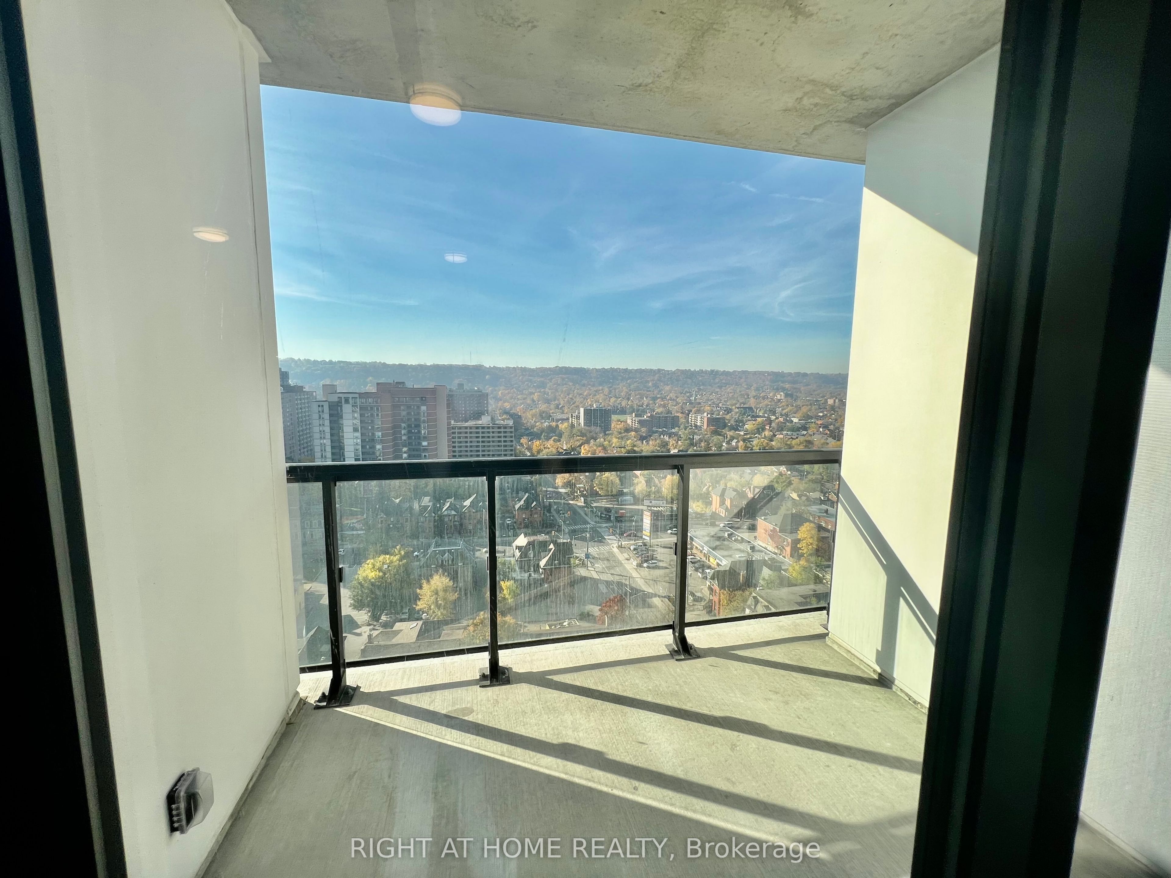 15 Queen Street S, #1815