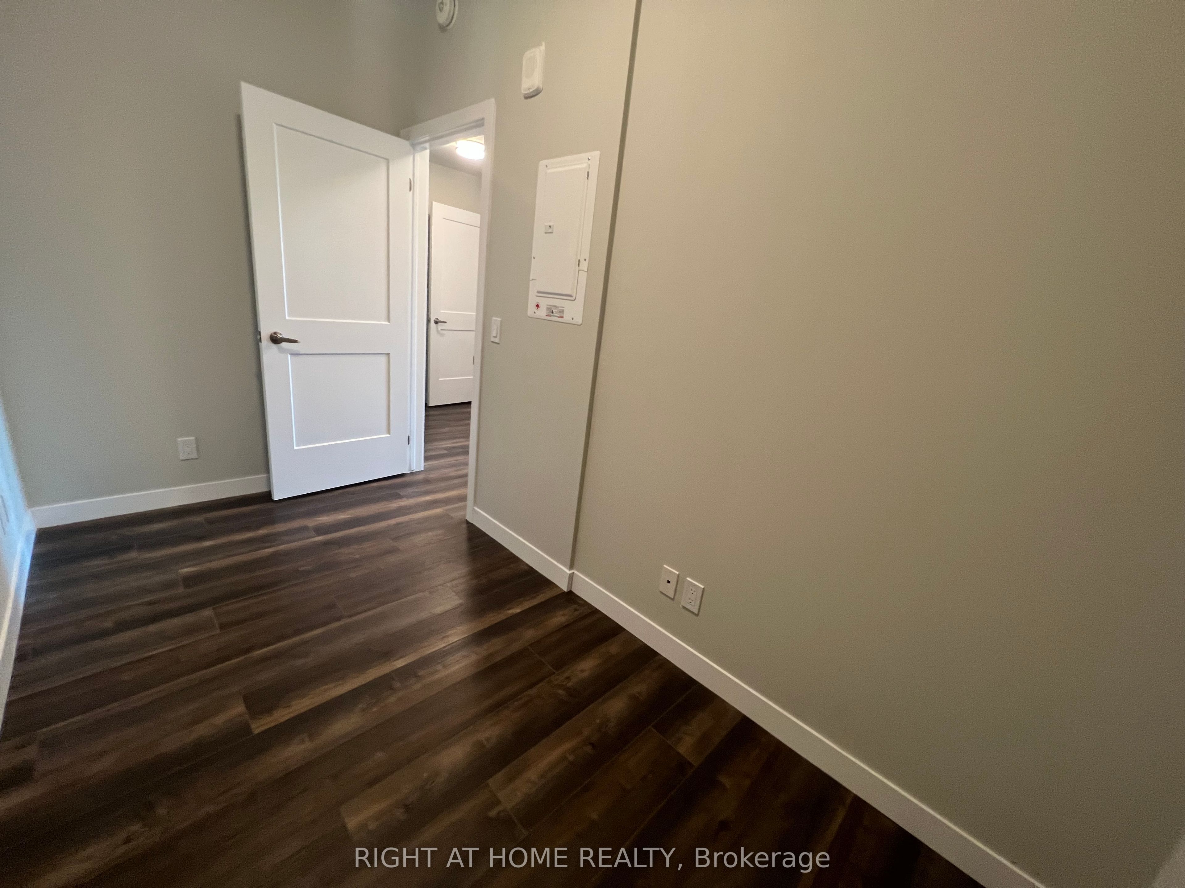 15 Queen Street S, #1815
