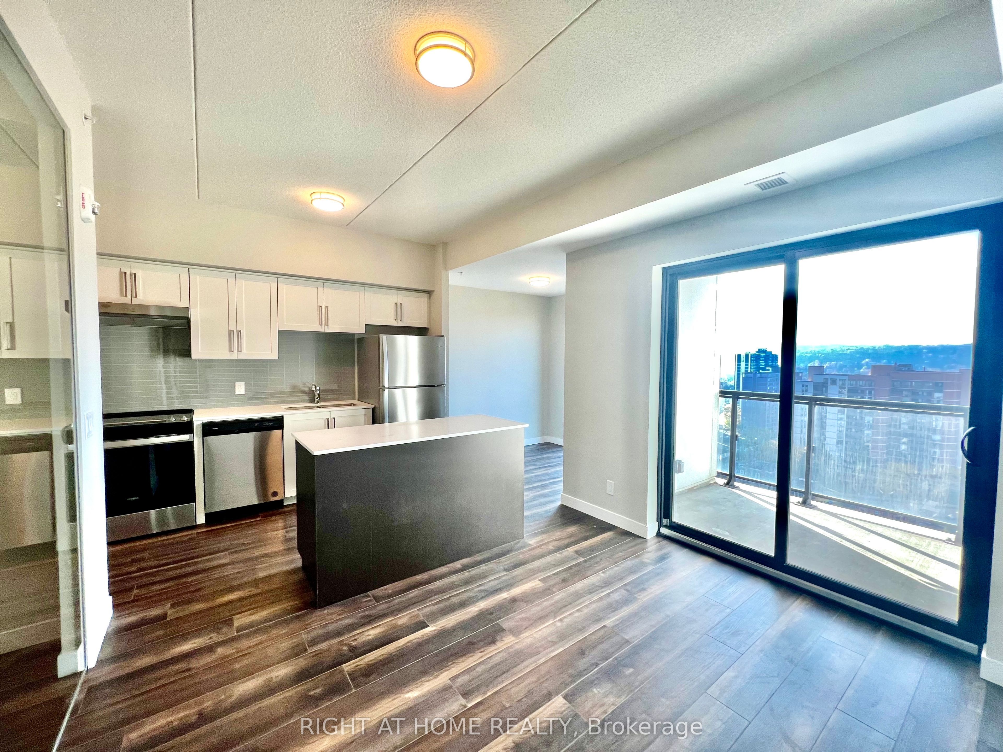 15 Queen Street S, #1815