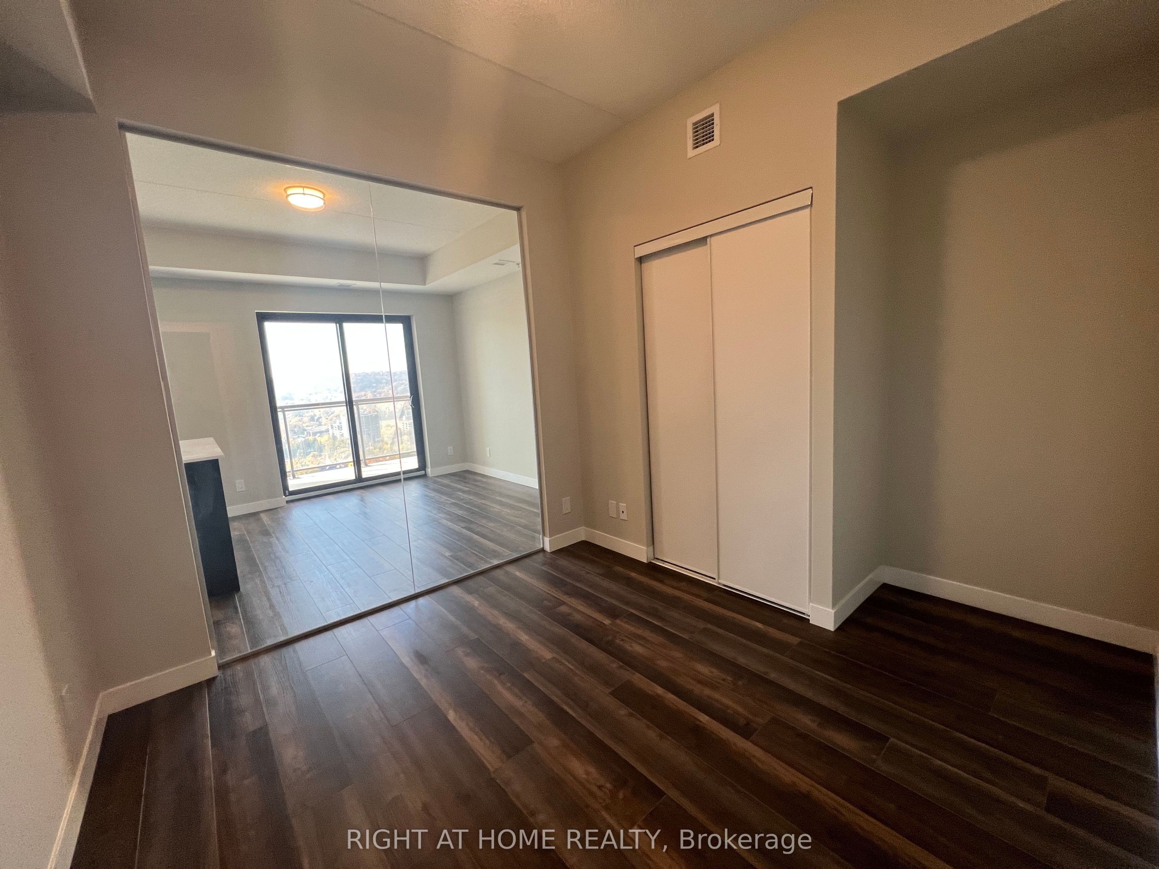 15 Queen Street S, #1815