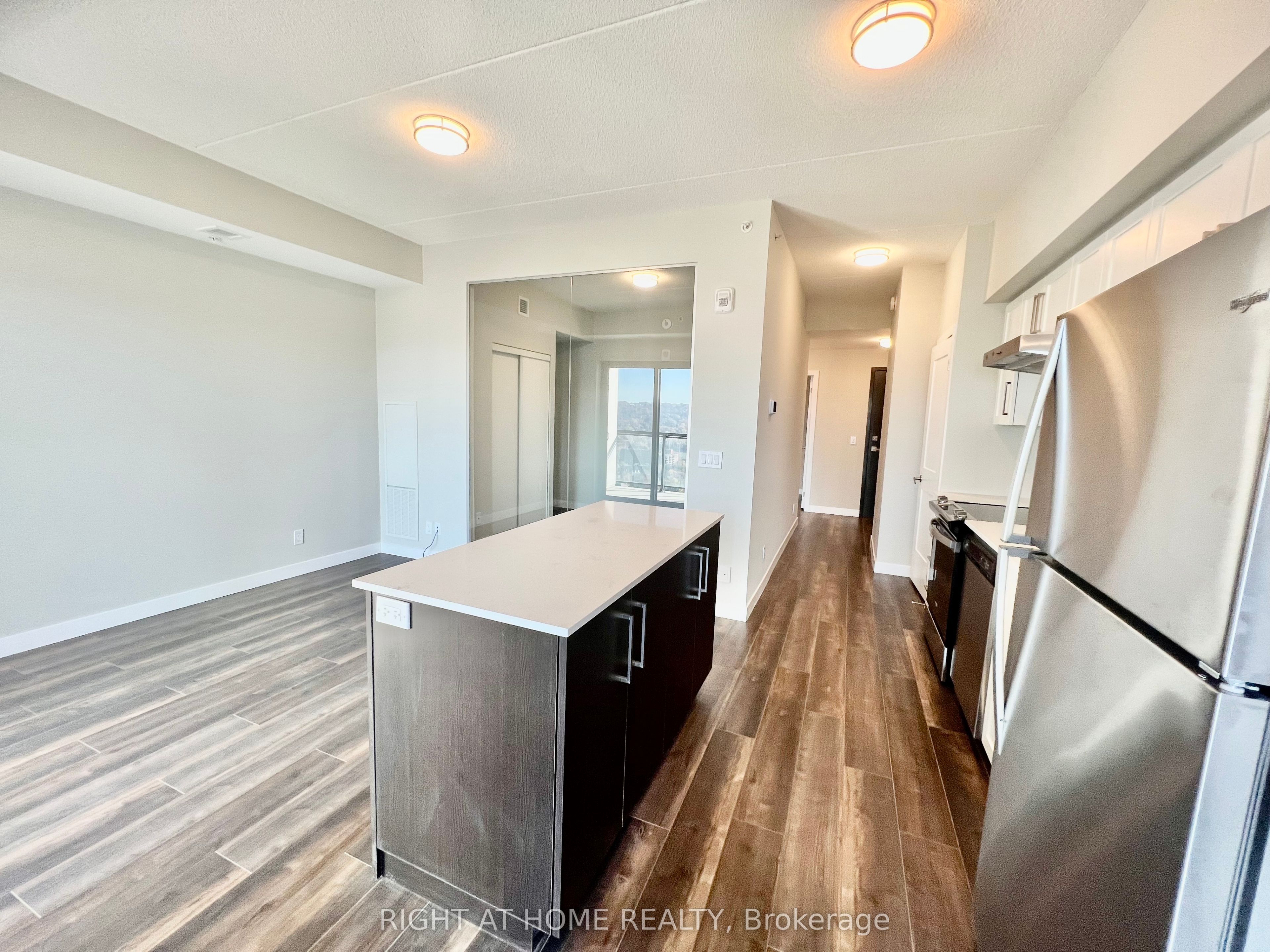 15 Queen Street S, #1815