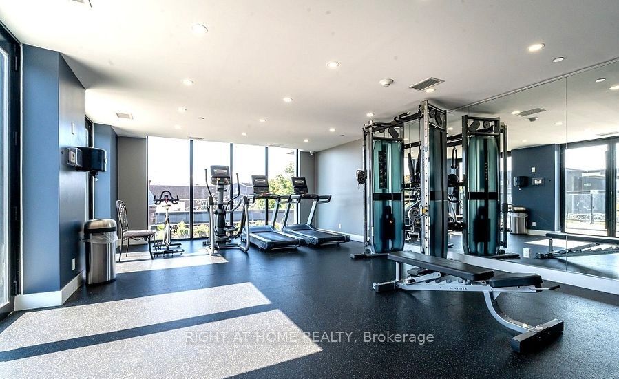 15 Queen Street S, #1815