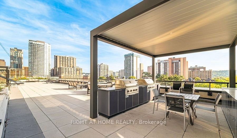 15 Queen Street S, #1815