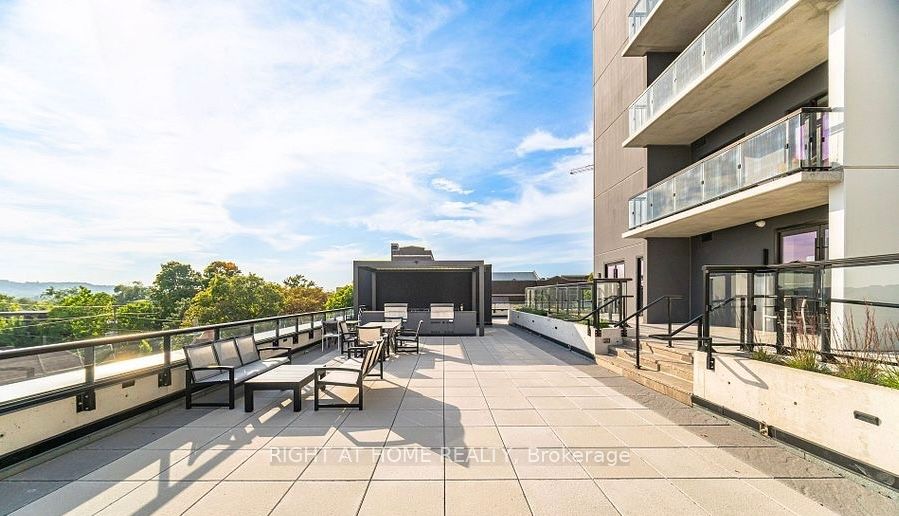 15 Queen Street S, #1815