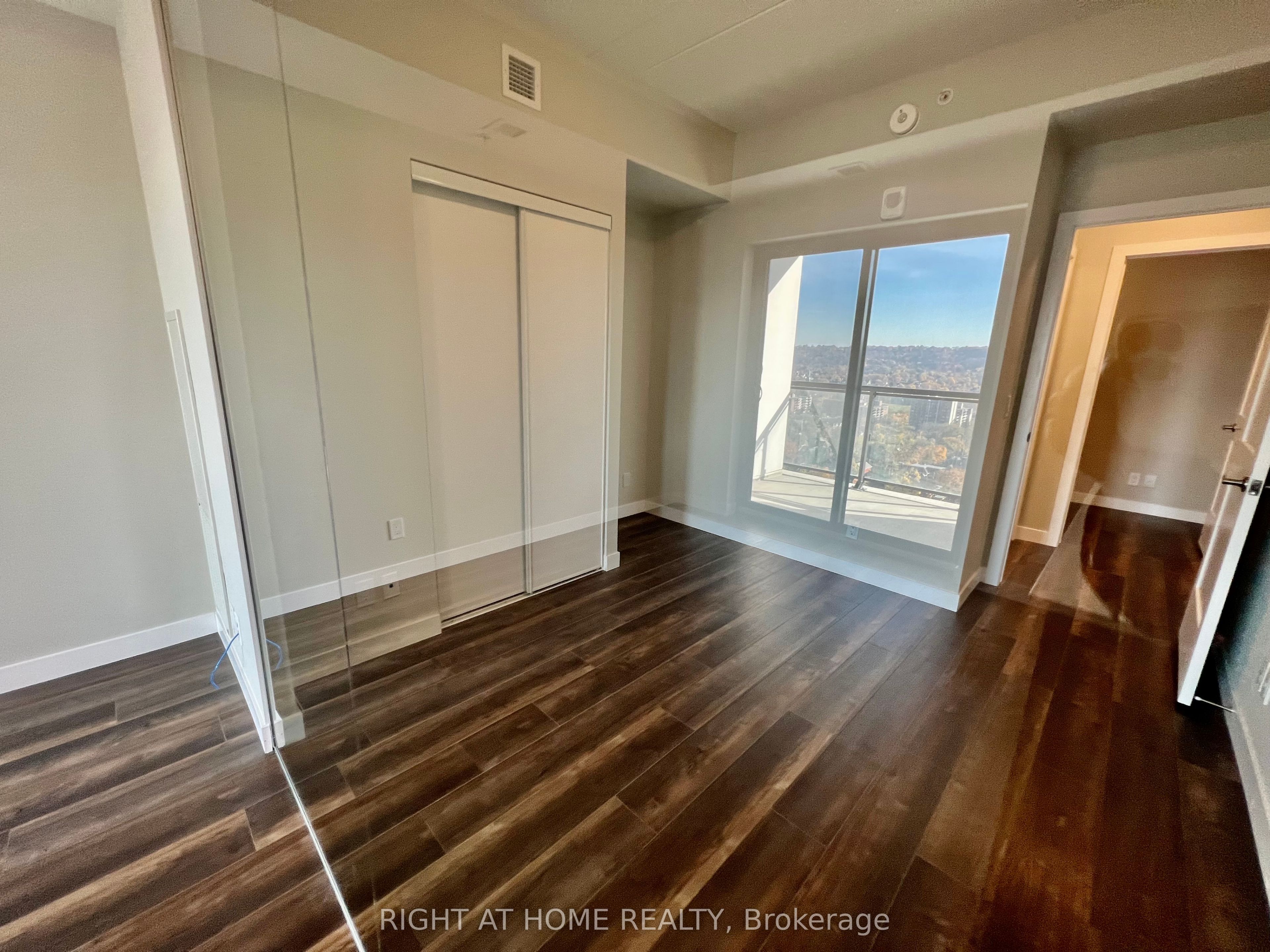 15 Queen Street S, #1815