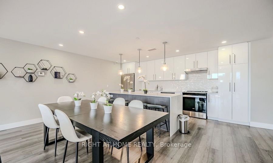 15 Queen Street S, #1815