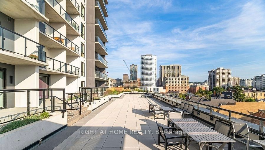 15 Queen Street S, #1815