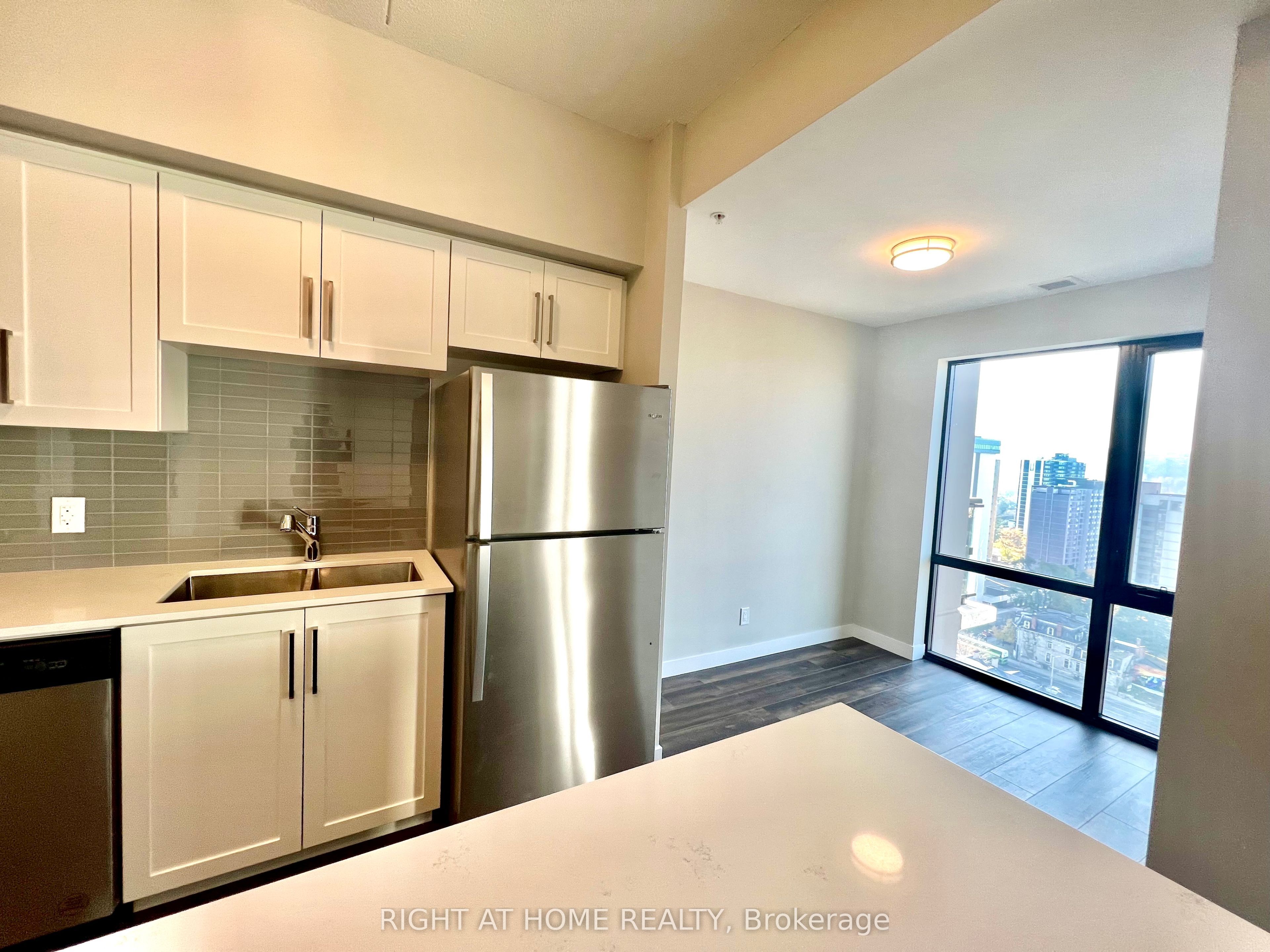 15 Queen Street S, #1815