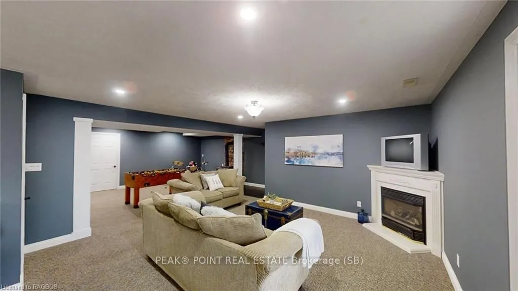 298 FRANCIS Drive
