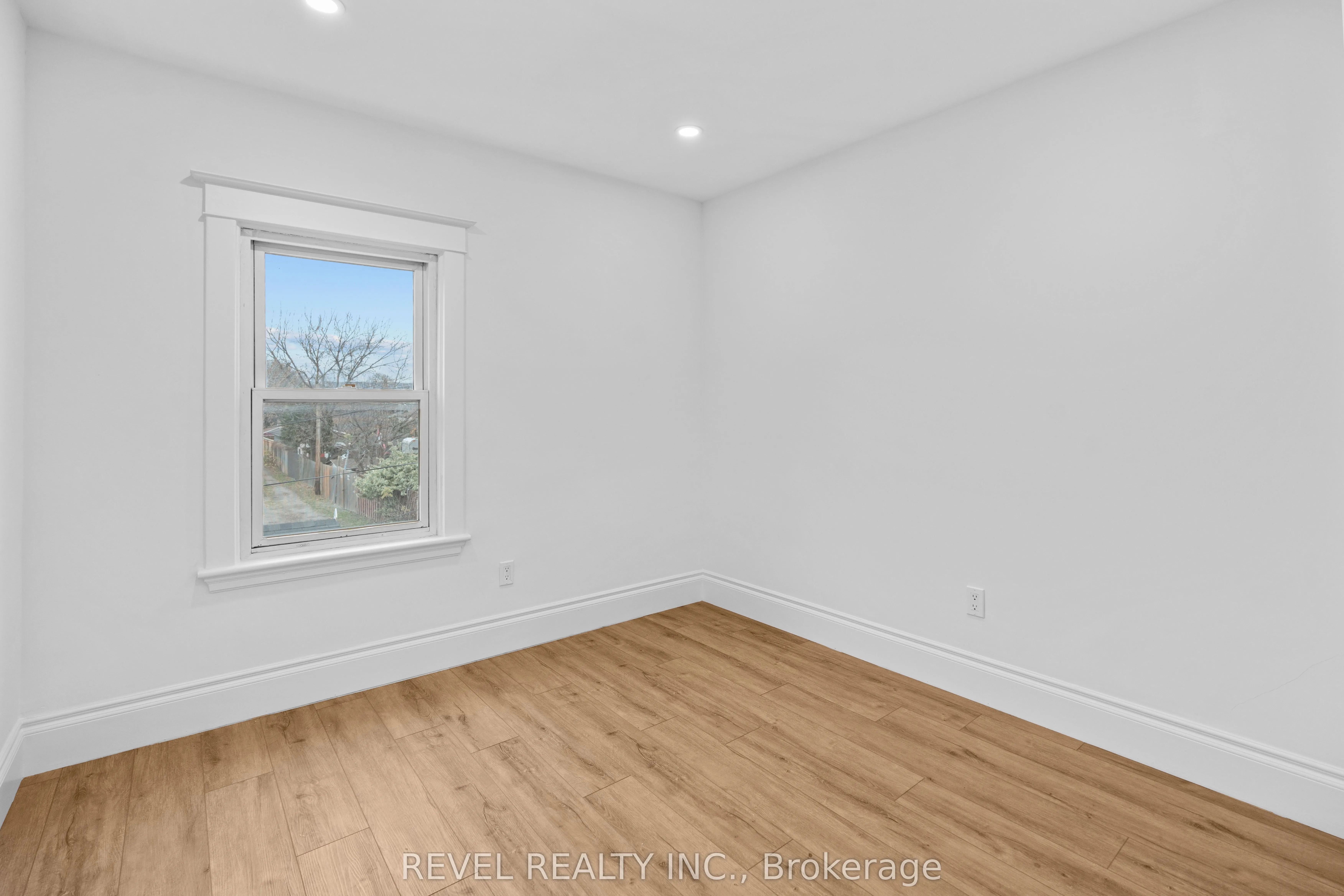 69 Roxborough Avenue