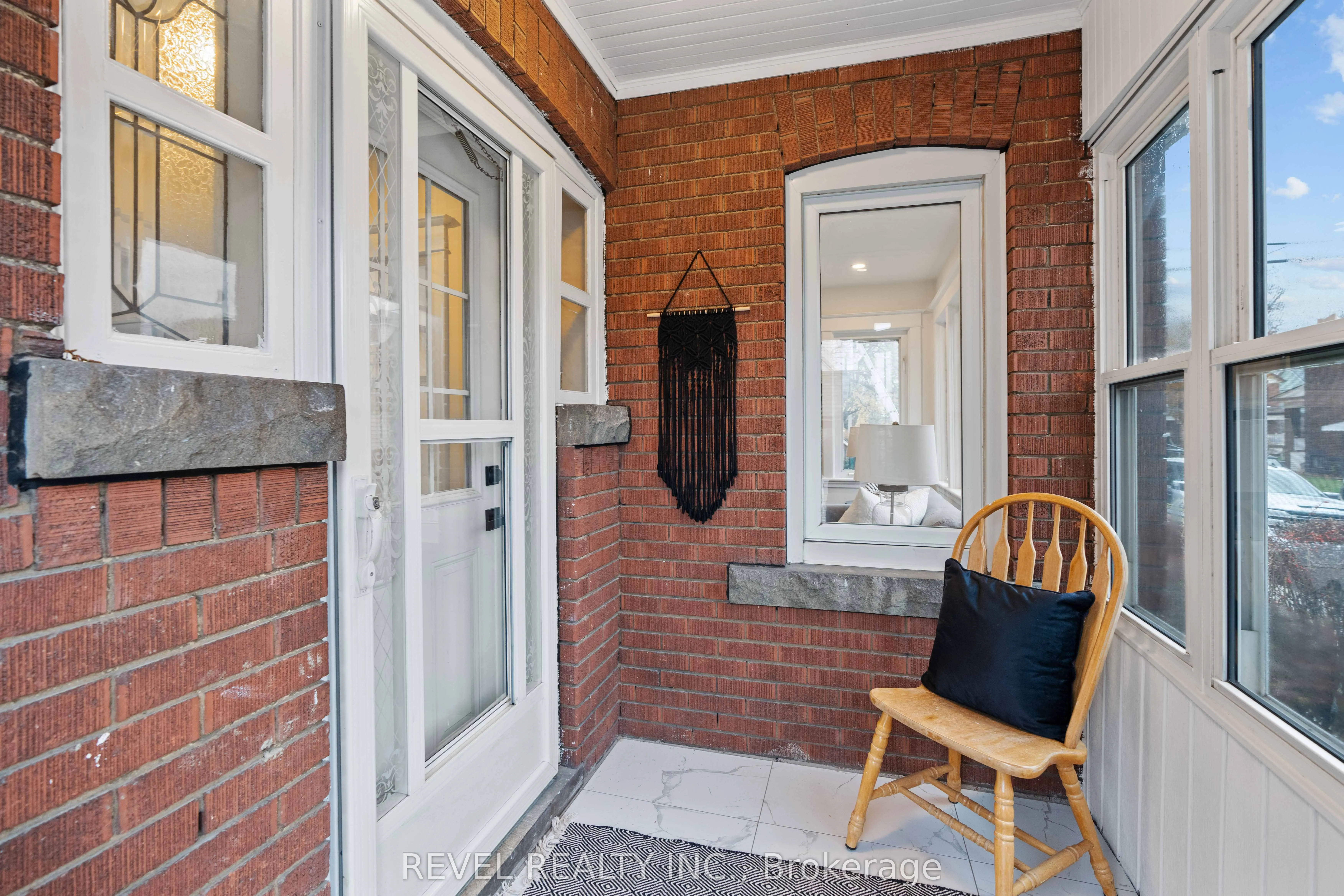 69 Roxborough Avenue