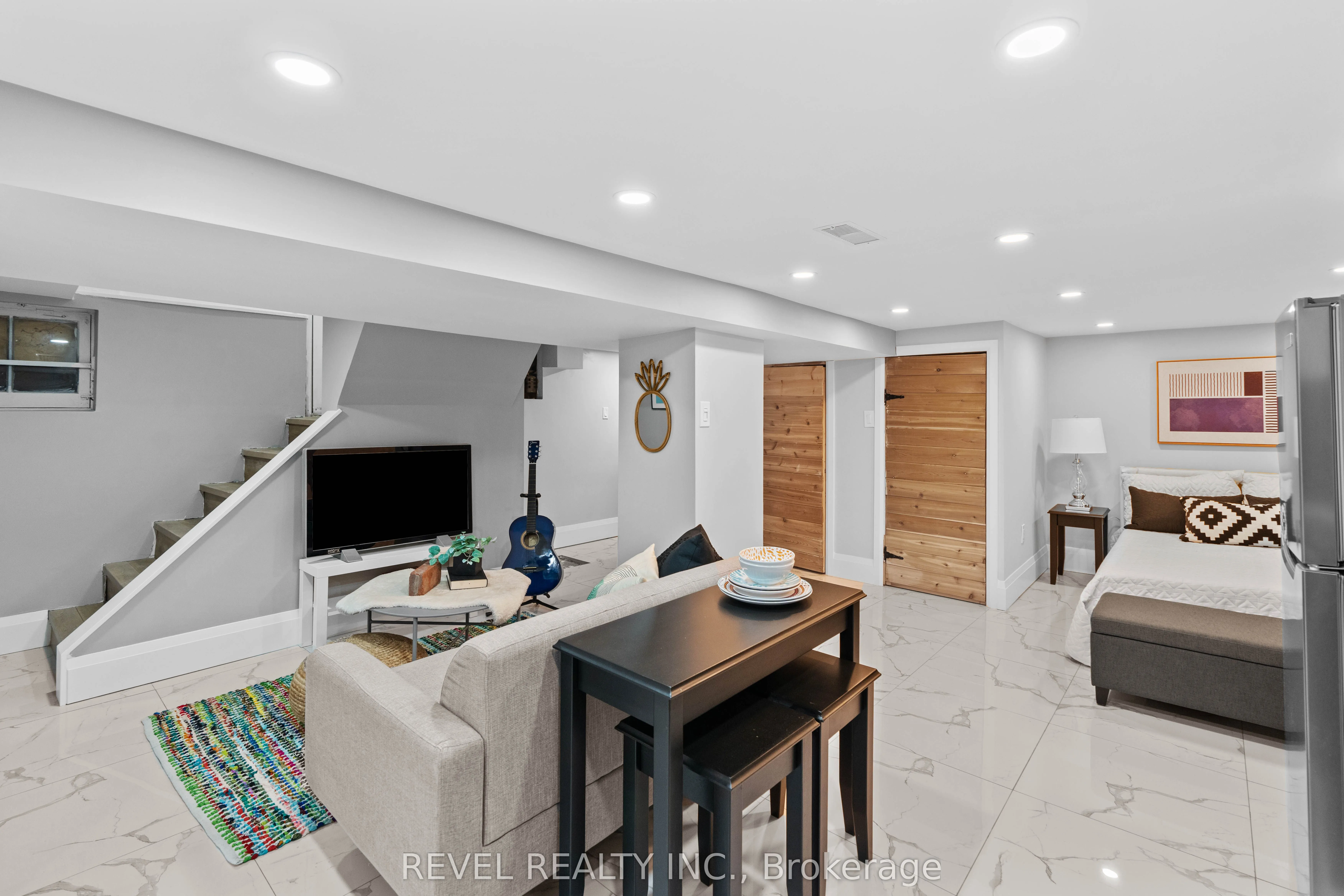 69 Roxborough Avenue