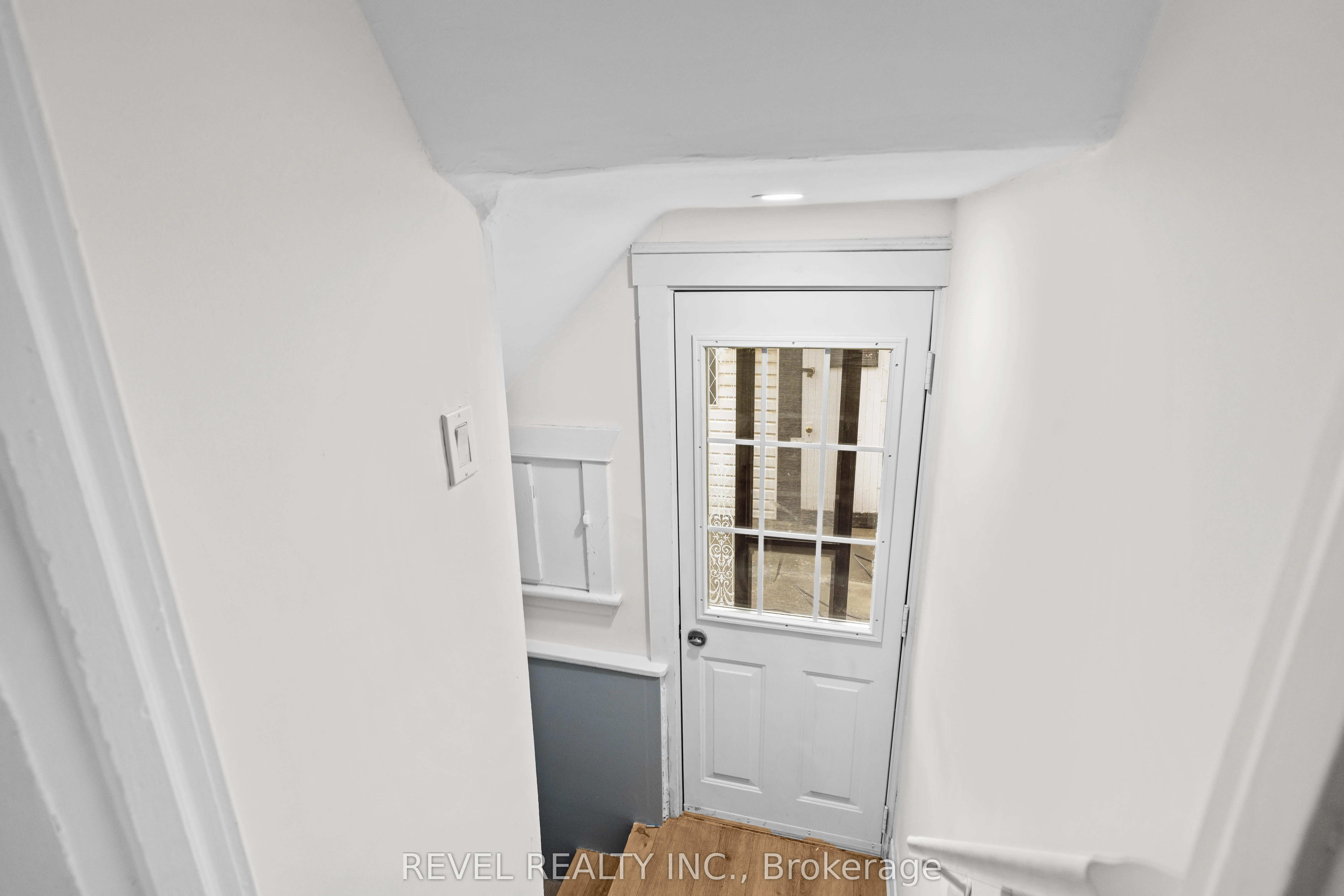 69 Roxborough Avenue