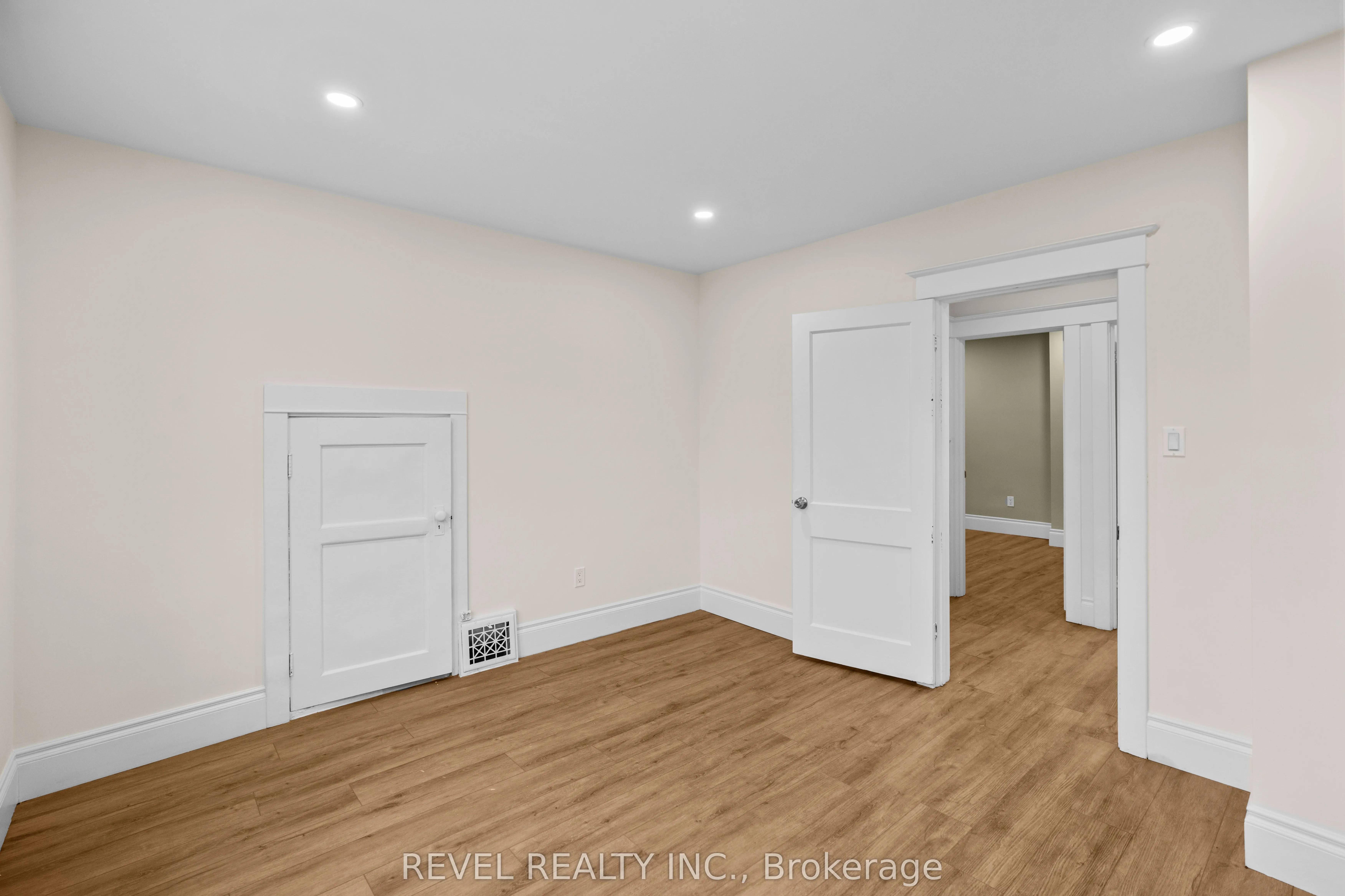 69 Roxborough Avenue