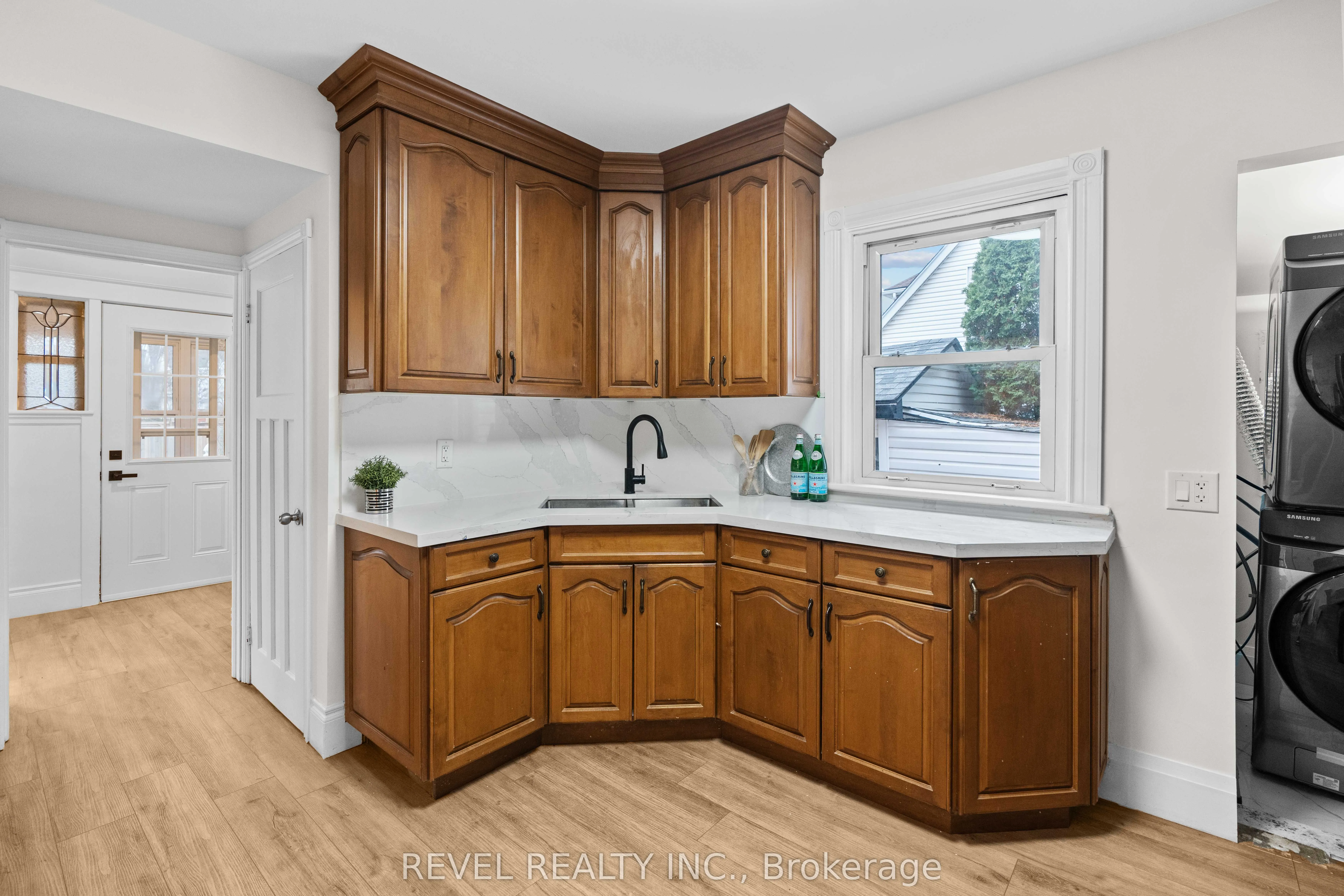 69 Roxborough Avenue