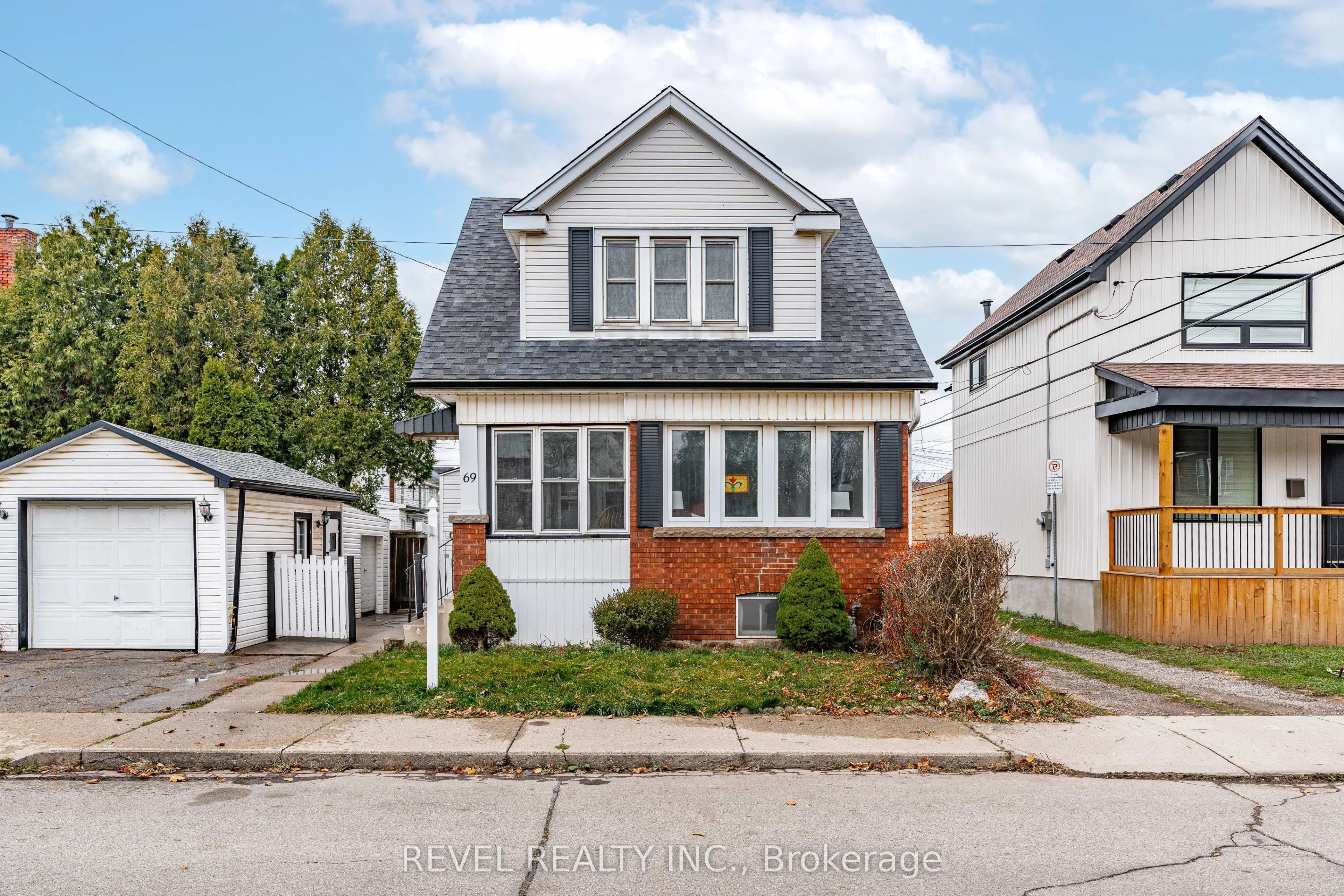 69 Roxborough Avenue