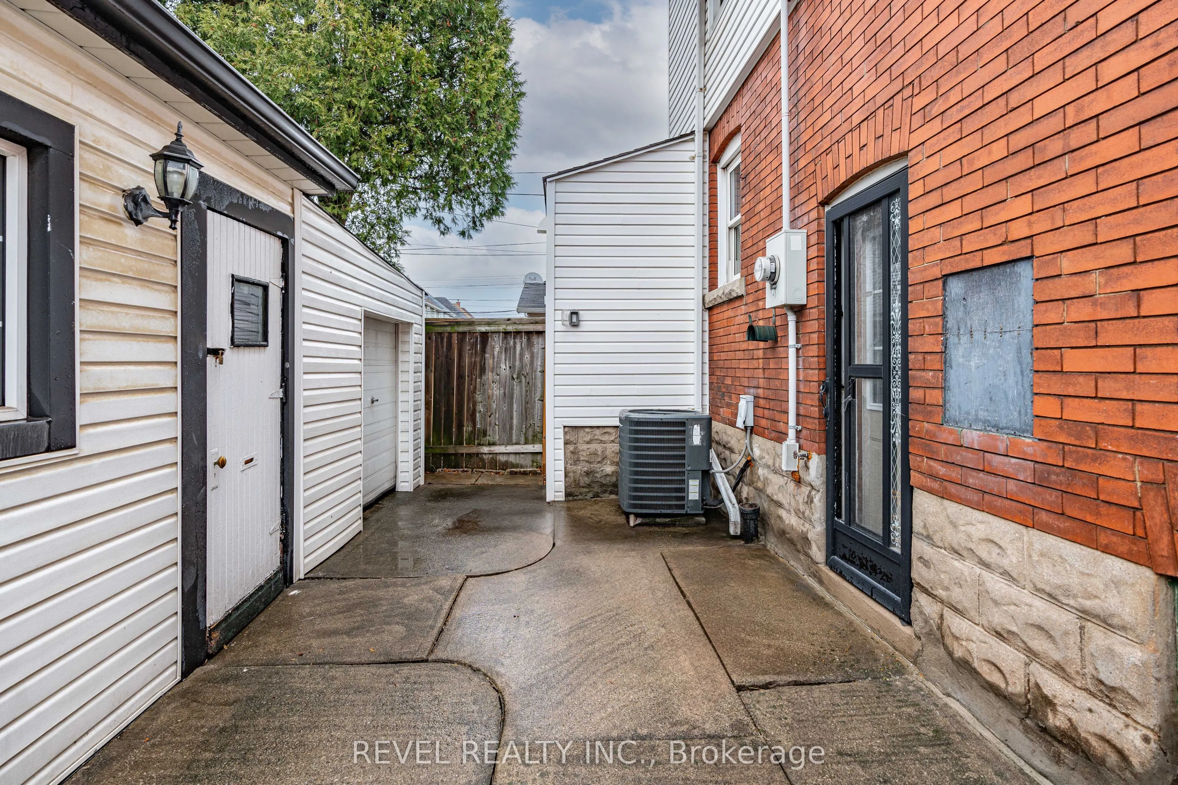 69 Roxborough Avenue