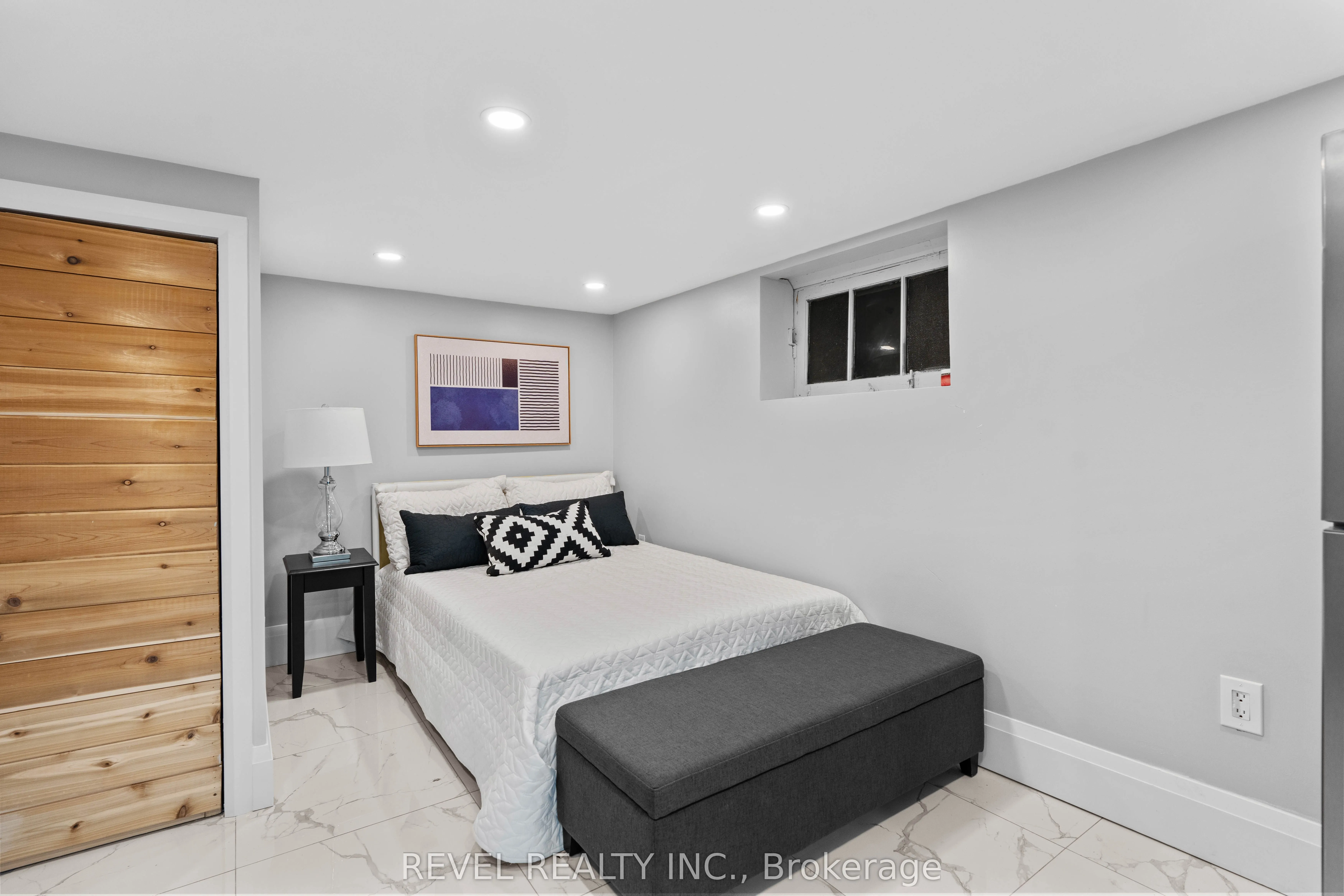 69 Roxborough Avenue