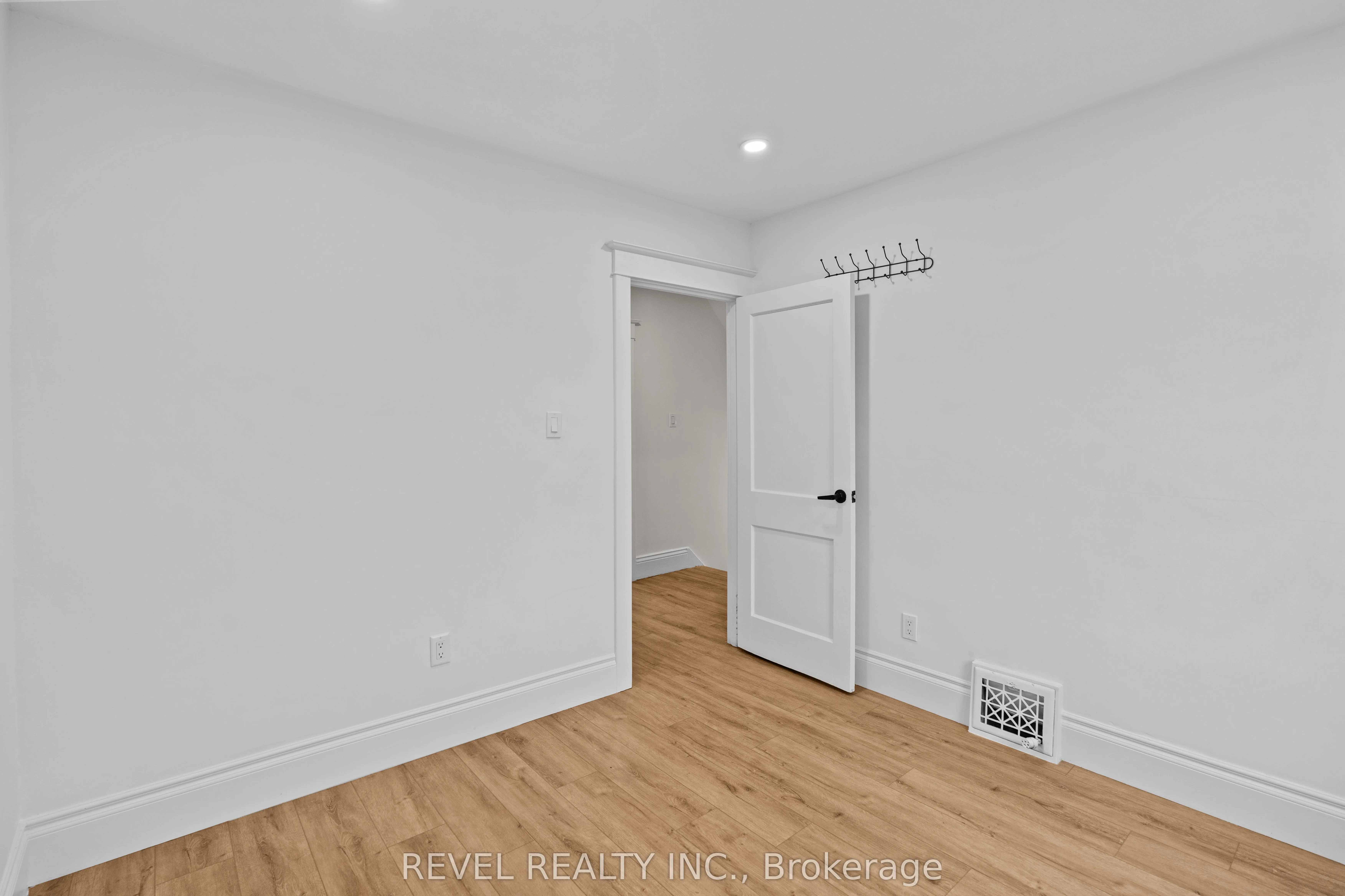 69 Roxborough Avenue