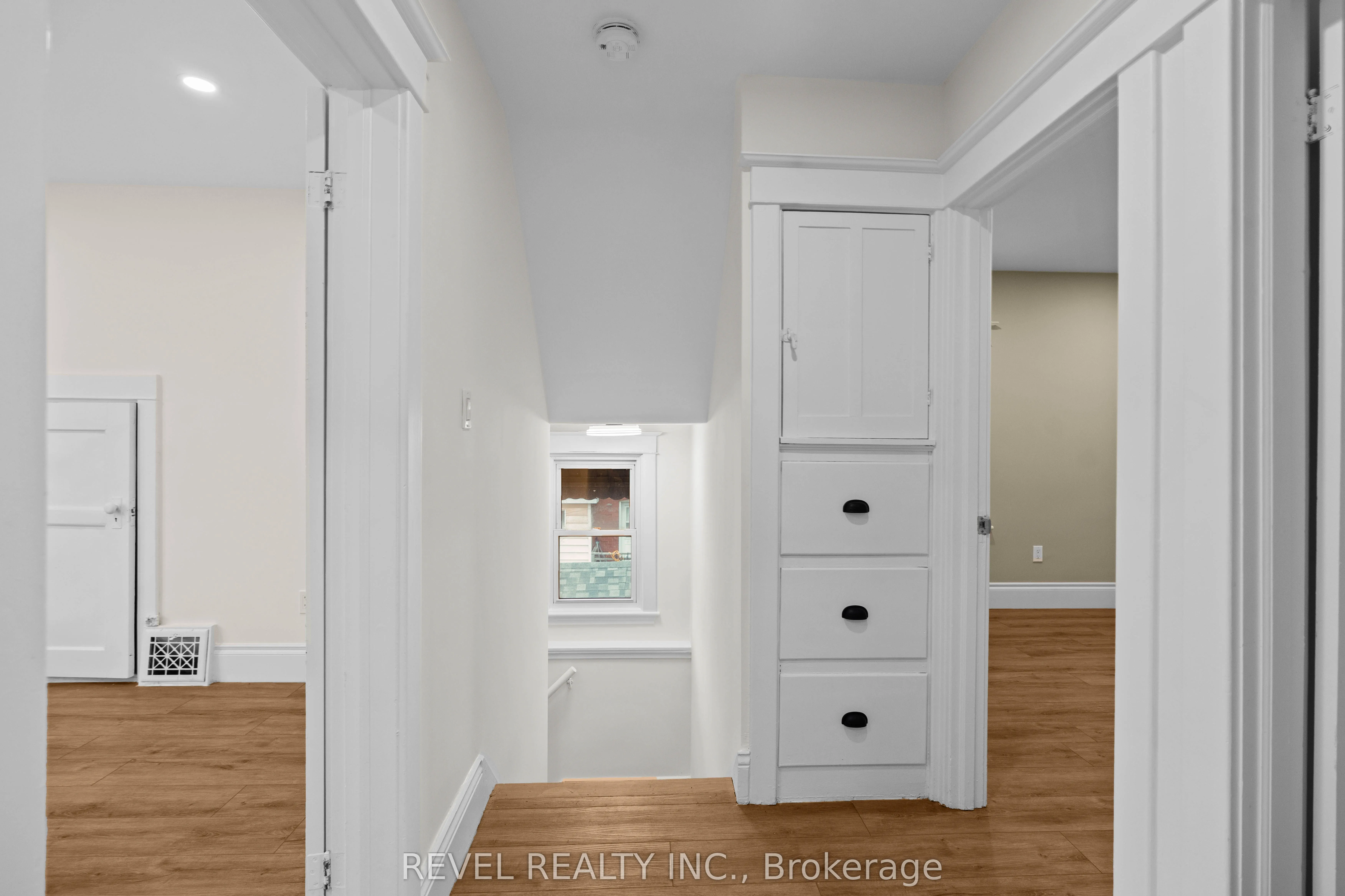 69 Roxborough Avenue