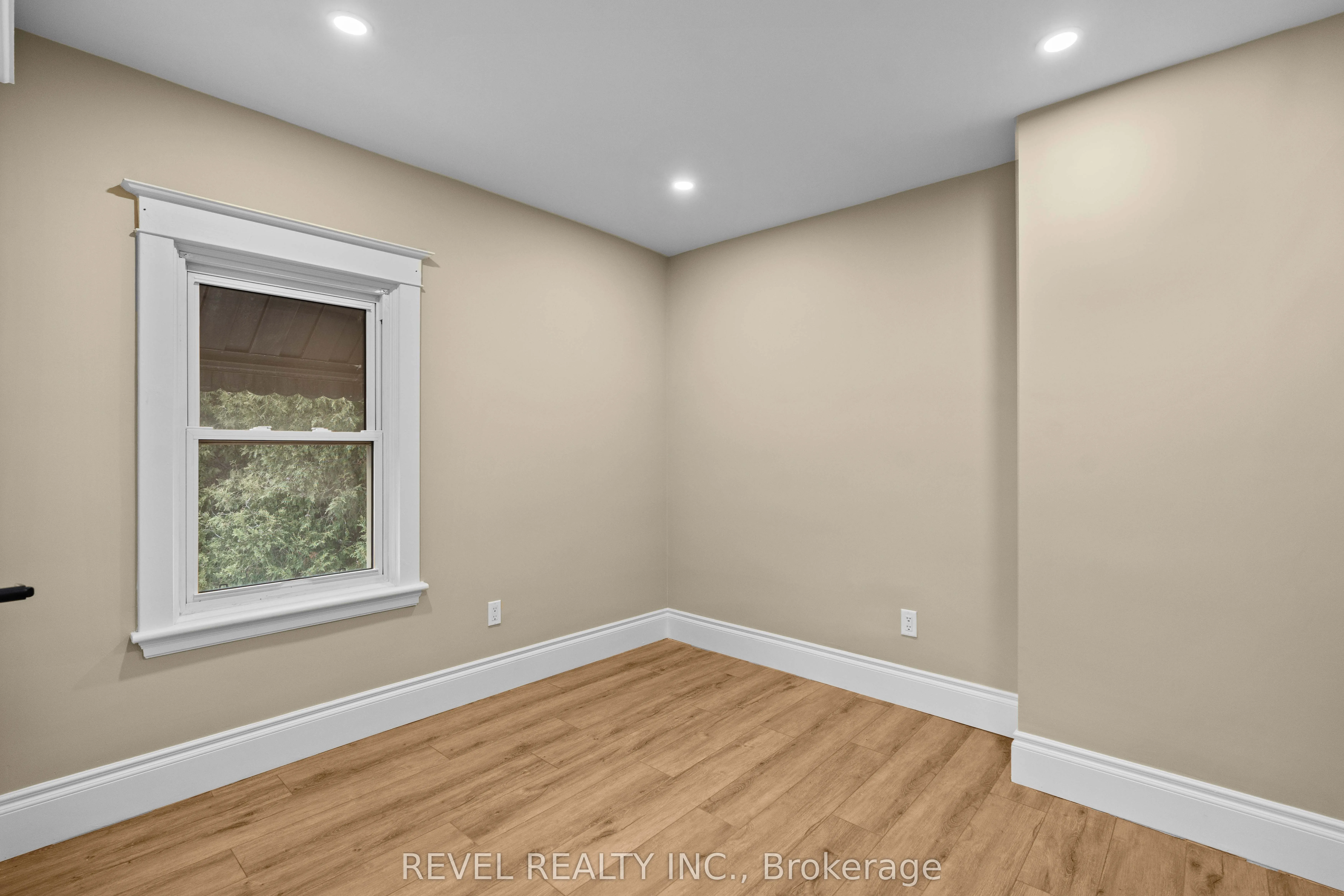 69 Roxborough Avenue