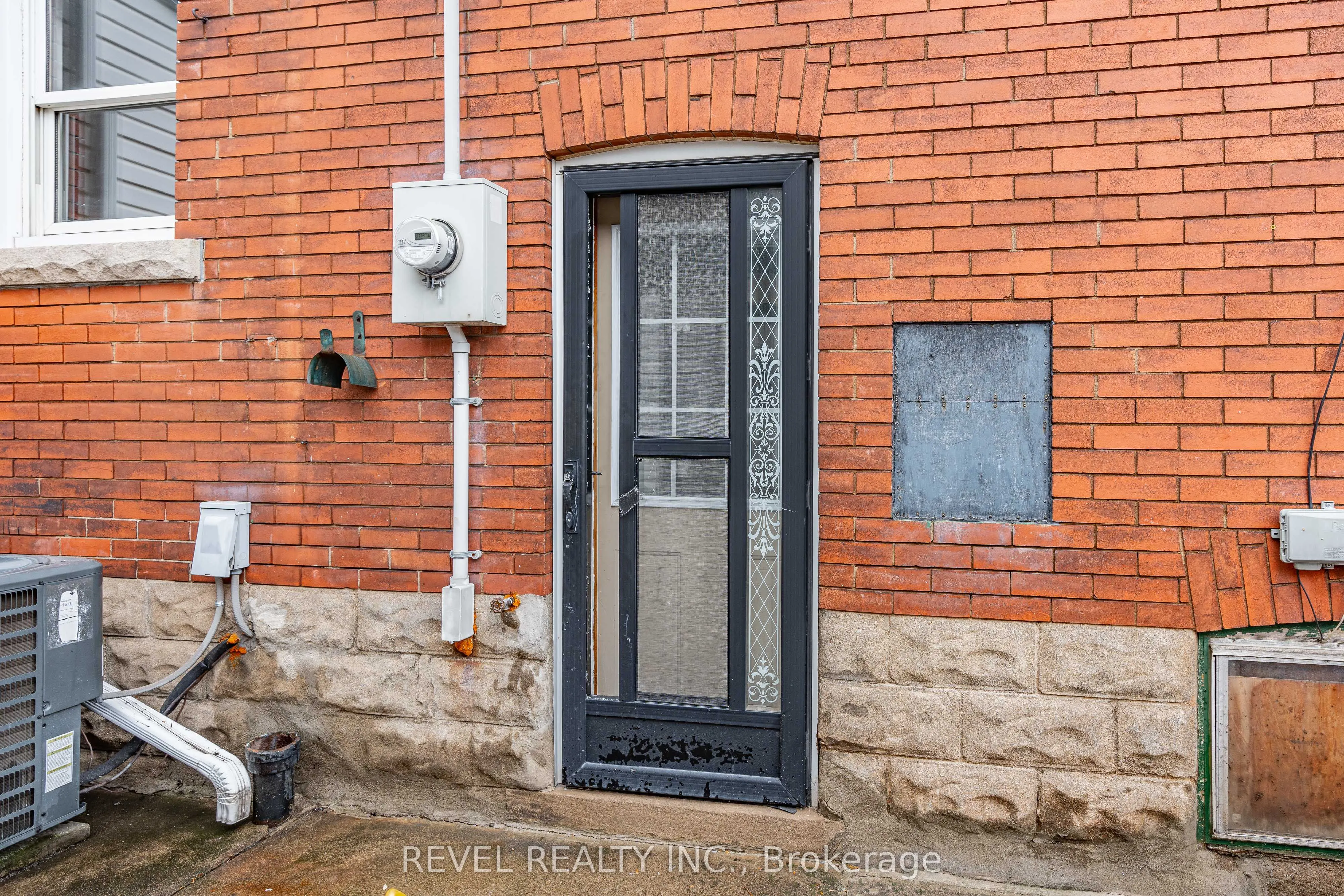 69 Roxborough Avenue