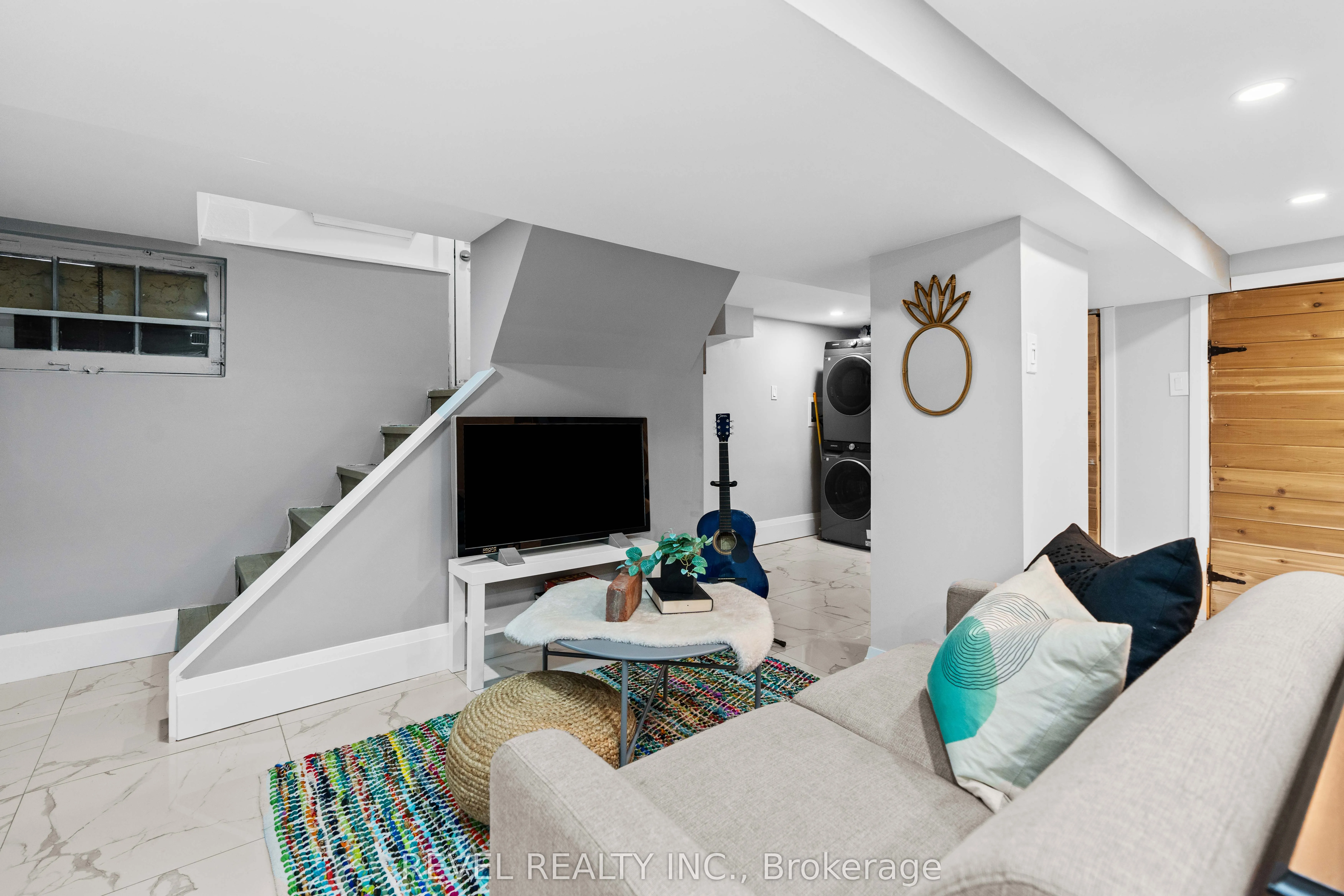 69 Roxborough Avenue