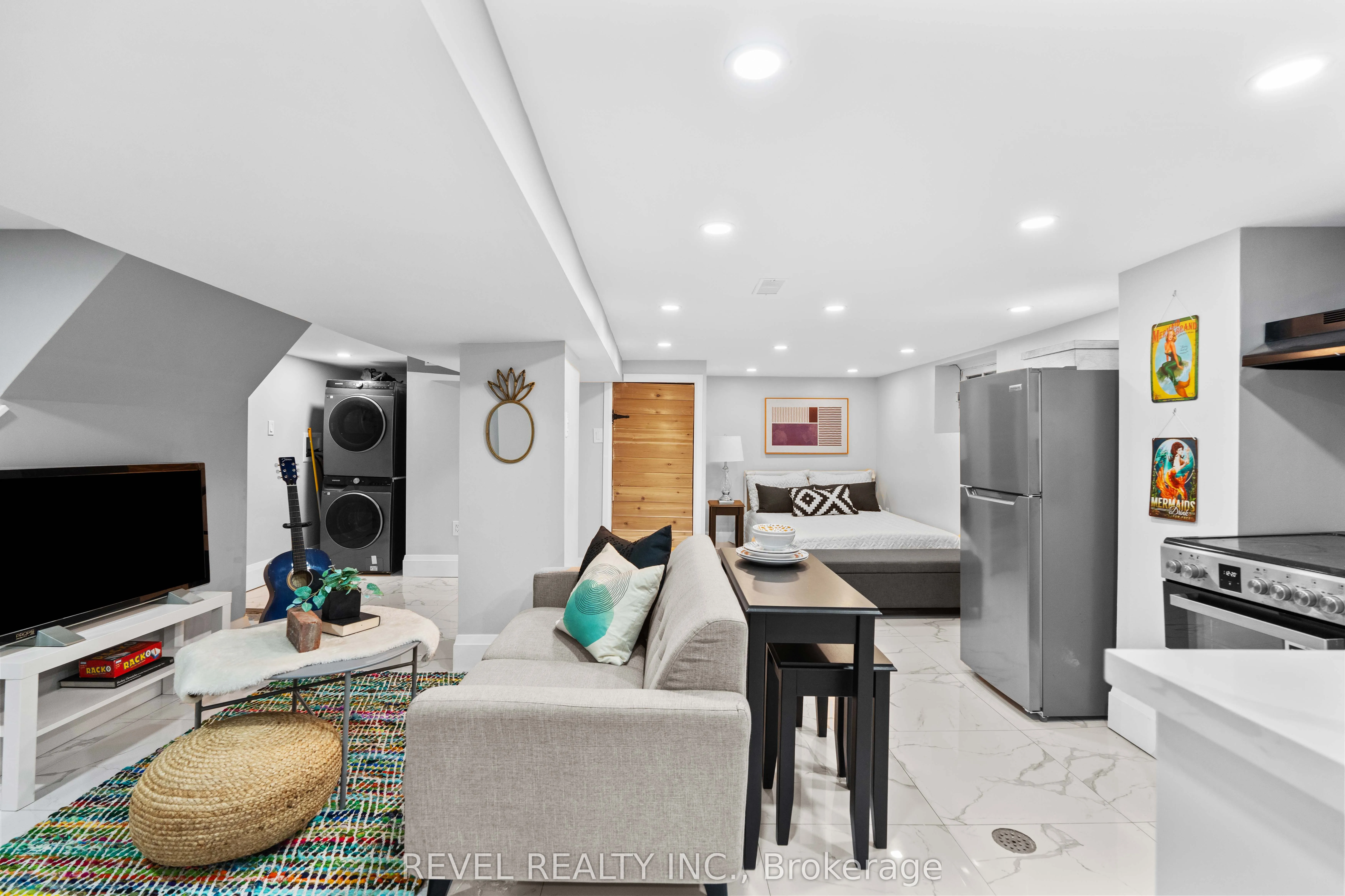 69 Roxborough Avenue
