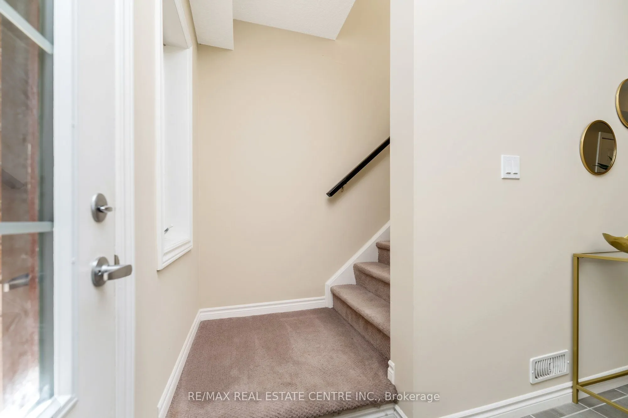 16 Guthrie Lane, #18
