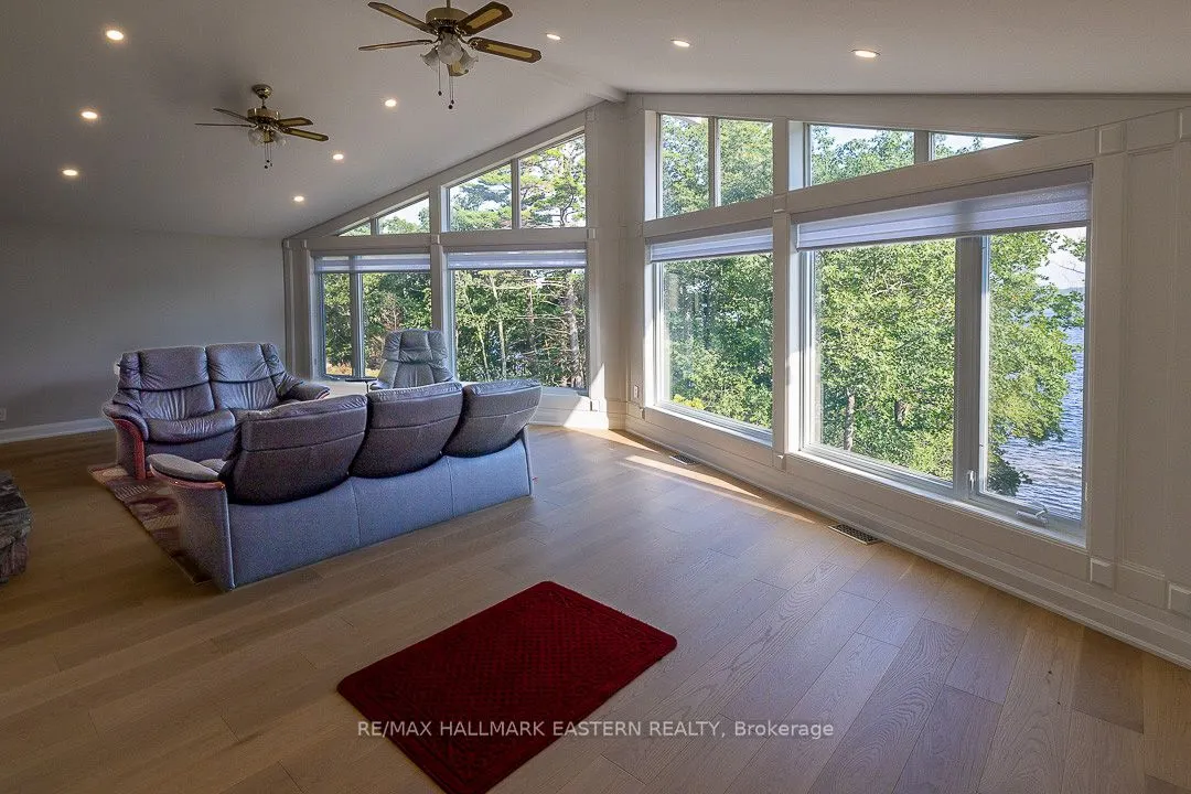15 Oakridge Drive