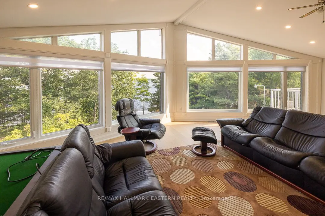 15 Oakridge Drive
