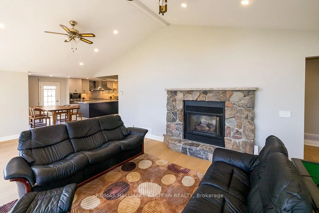 15 Oakridge Drive
