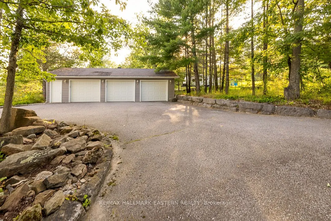 15 Oakridge Drive