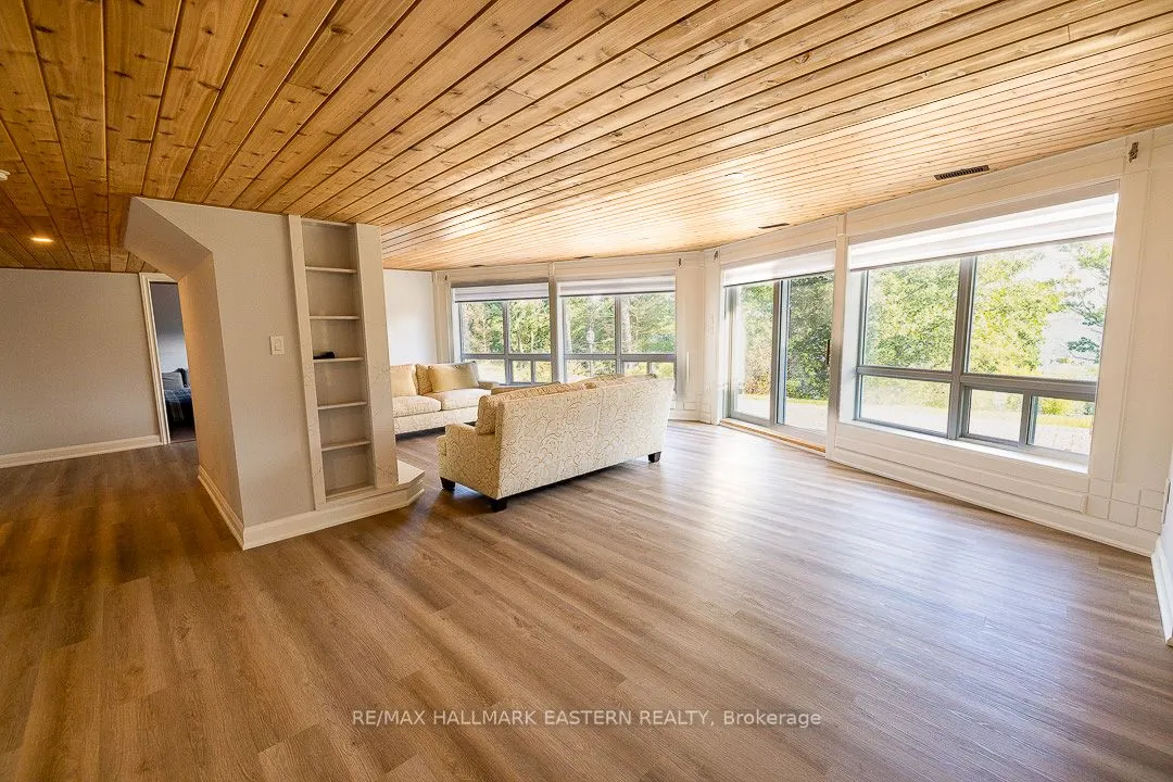 15 Oakridge Drive