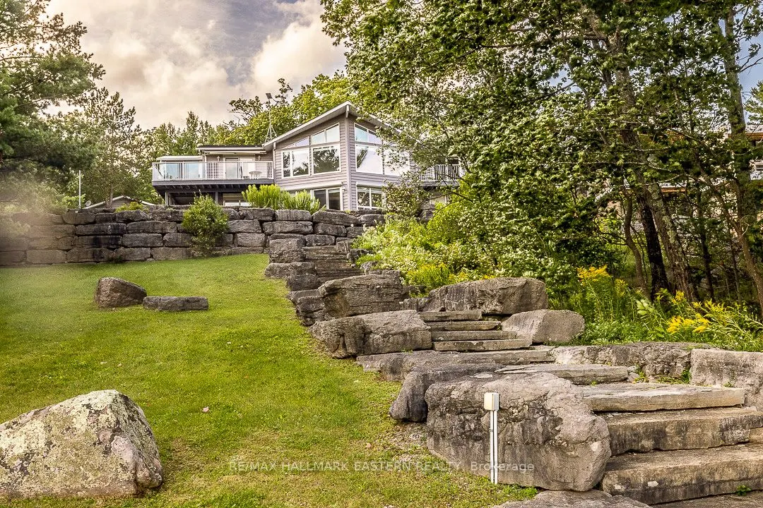 15 Oakridge Drive