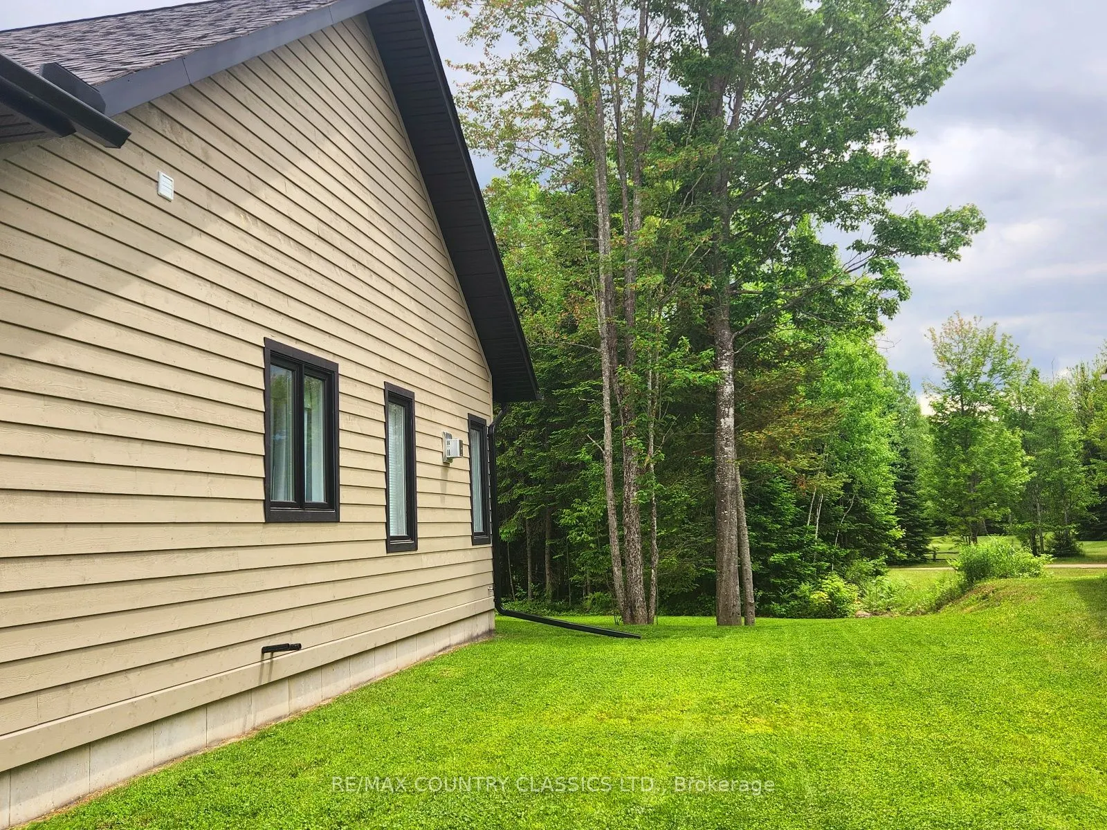 8 Bancroft Ridge Drive