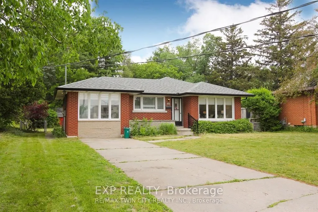 284 Cedar Crescent
