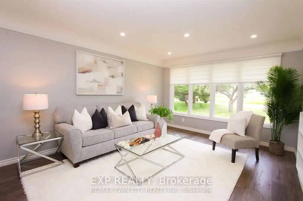 284 Cedar Crescent