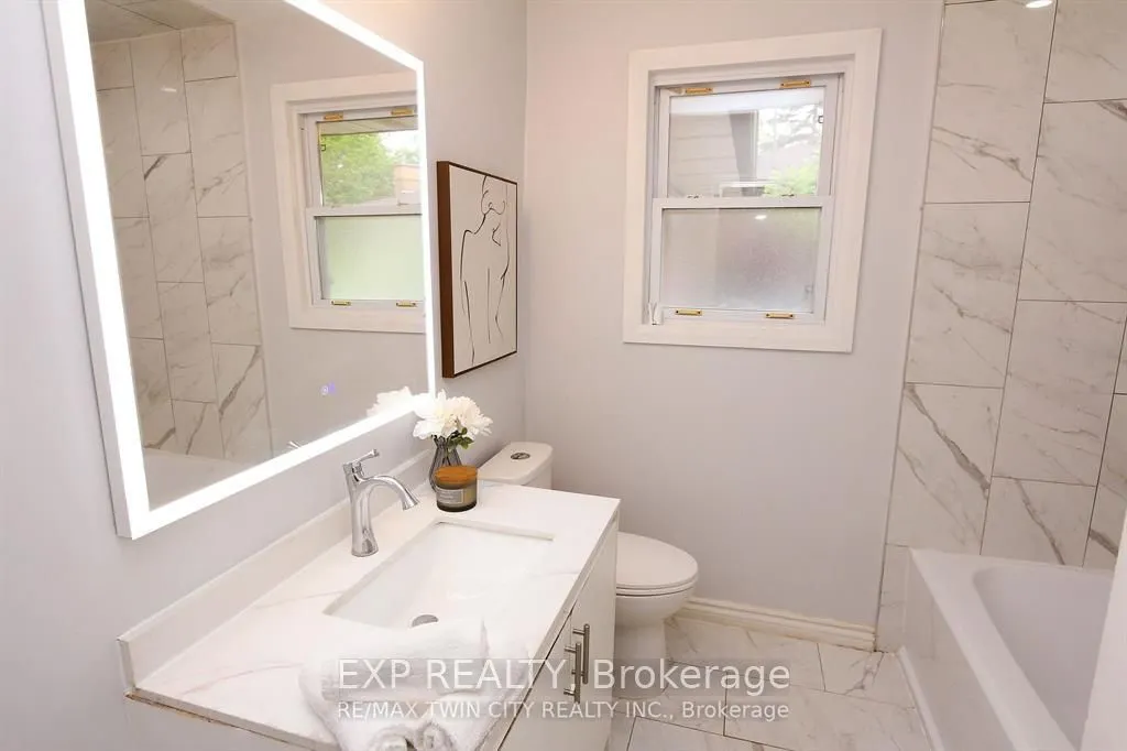 284 Cedar Crescent