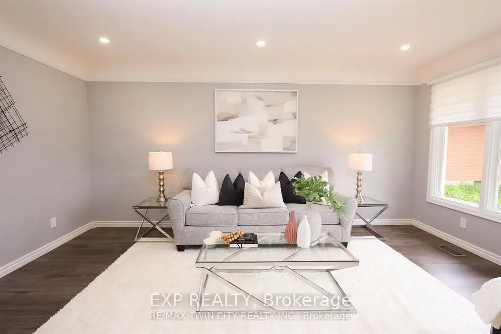 284 Cedar Crescent